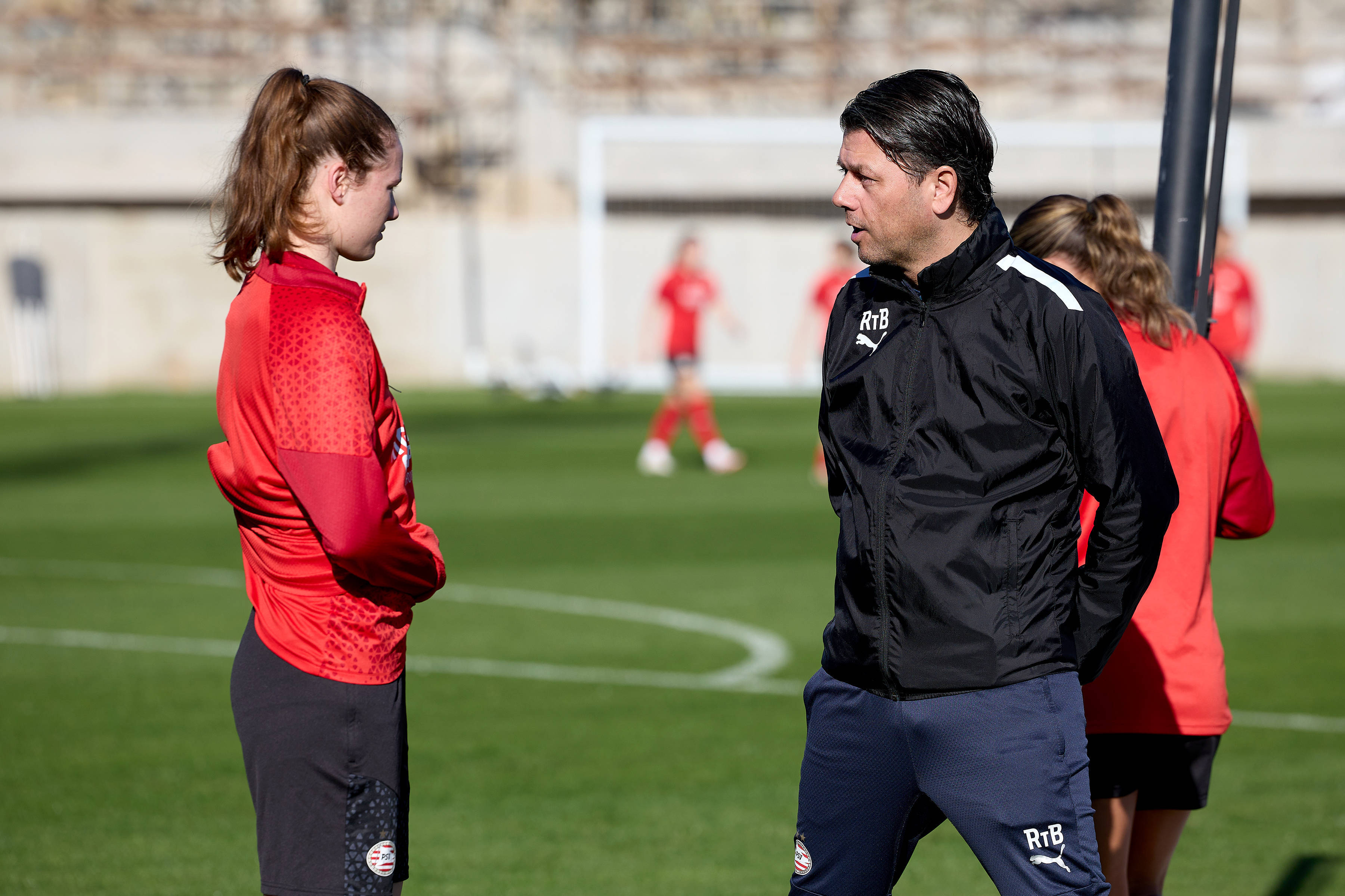 PSV-coach Roeland ten Berge in gesprek met Veerle Buurman