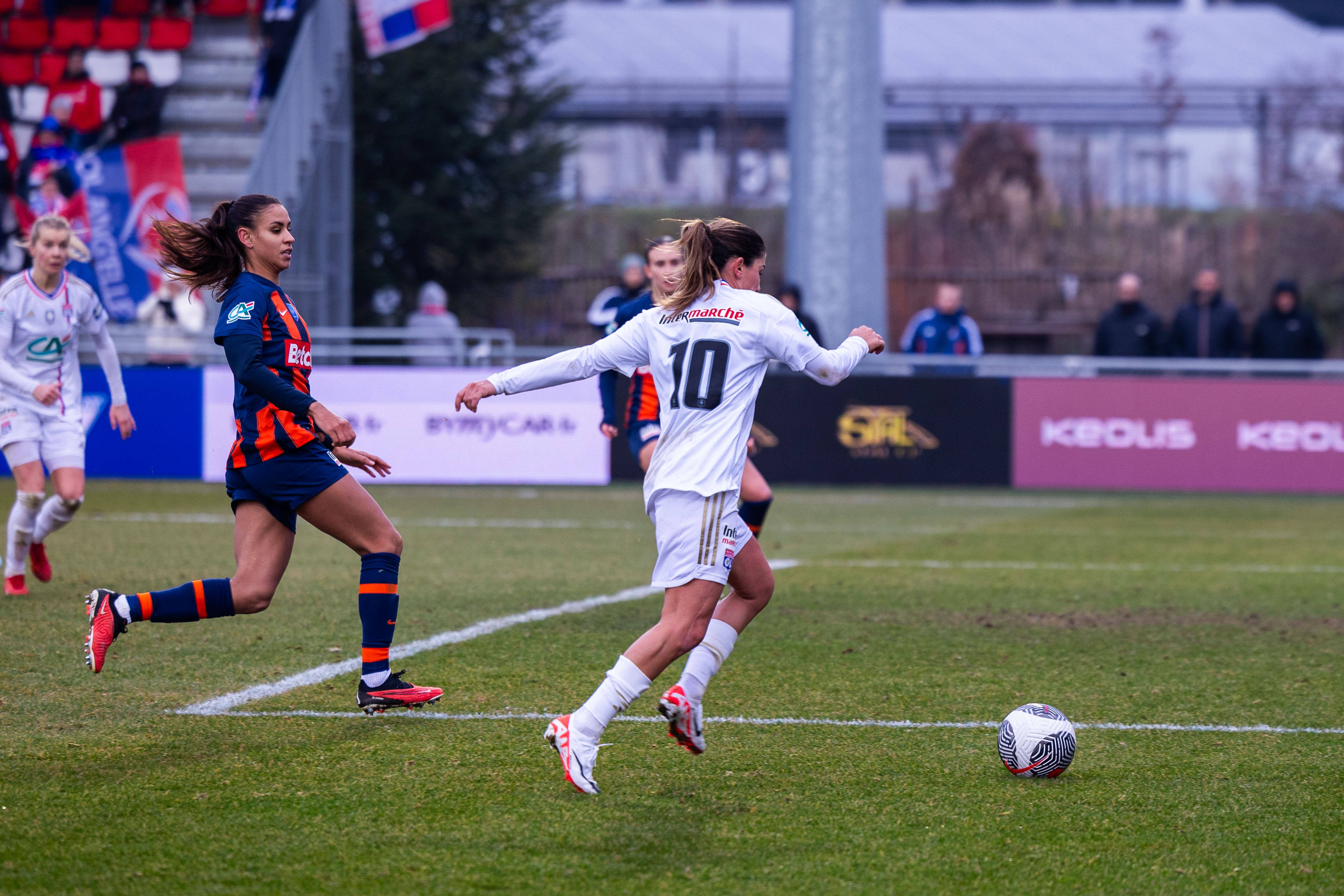 Daniëlle van de Donk in actie namens Olympique Lyon