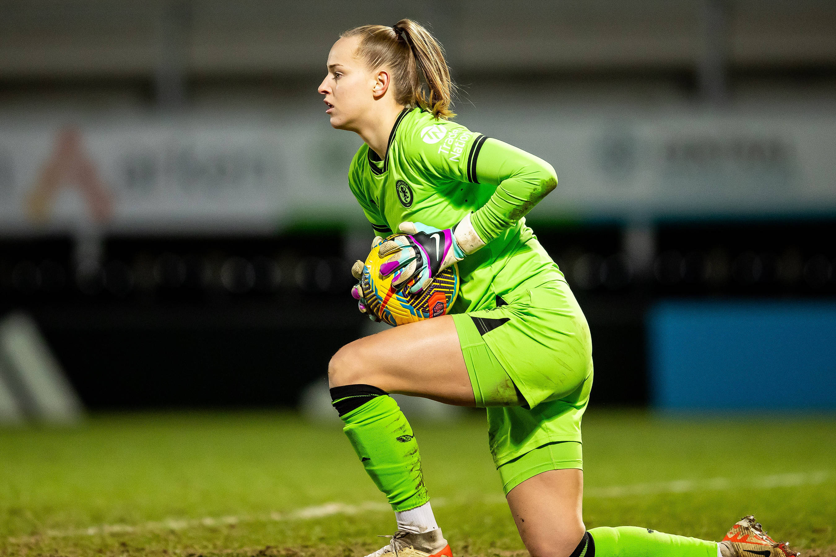Daphne van Domselaar in actie namens Aston Villa