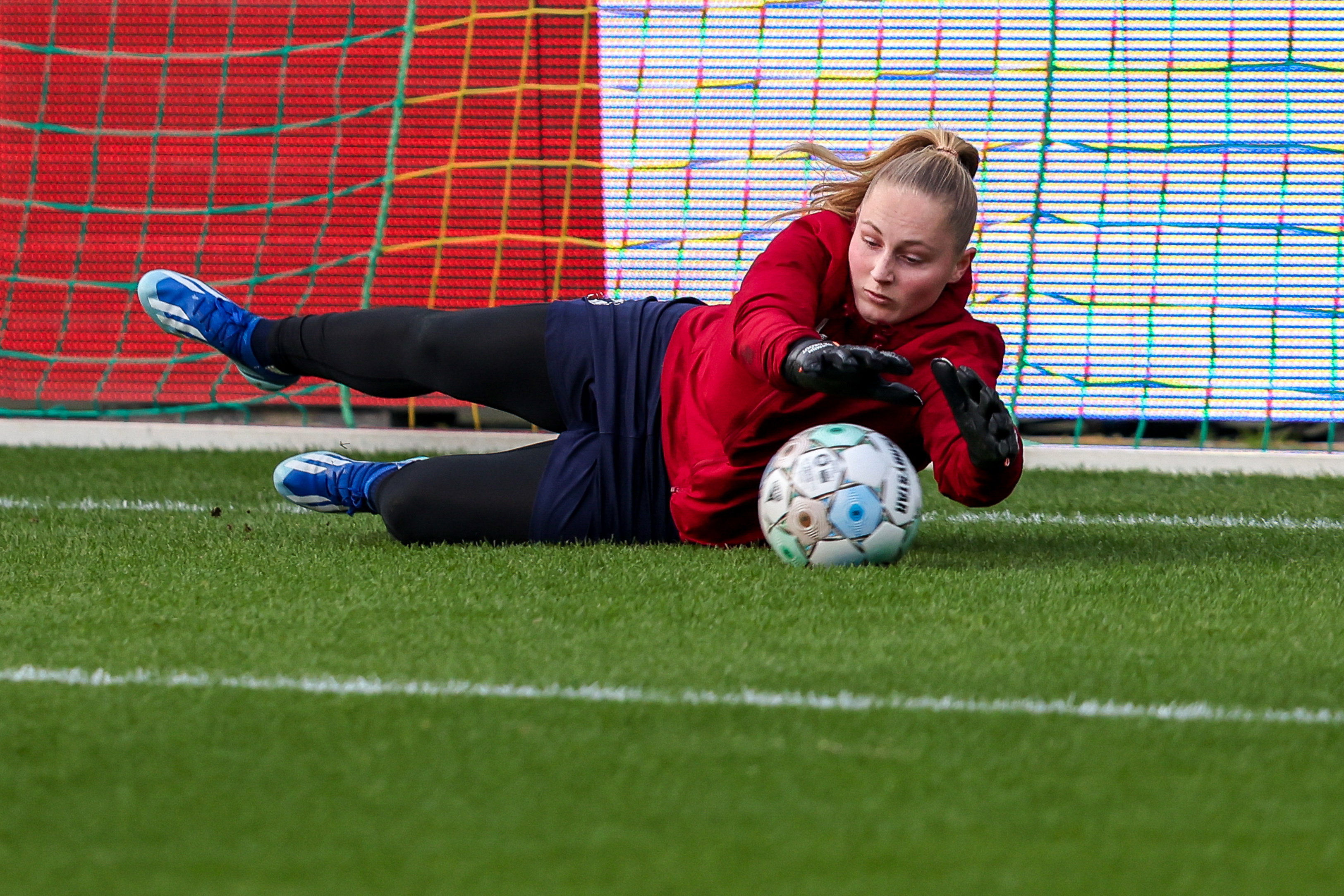 Jasmijn de Groot in de warming-up bij FC Utrecht