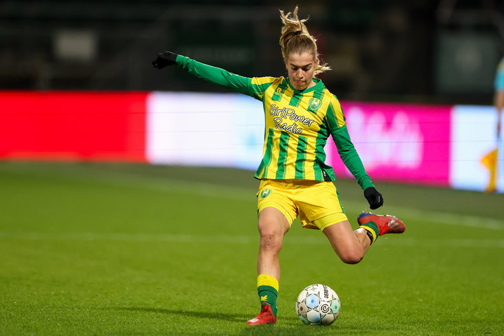 Nikki IJzerman in actie namens ADO Den Haag