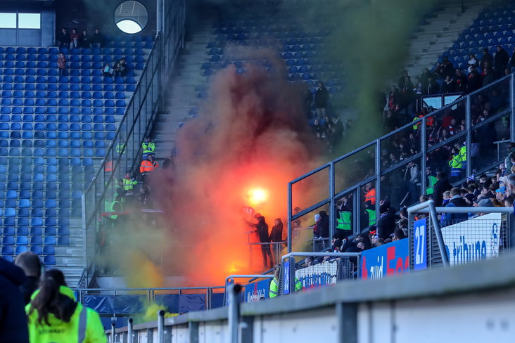 Vuurwerk van AZ-supporters