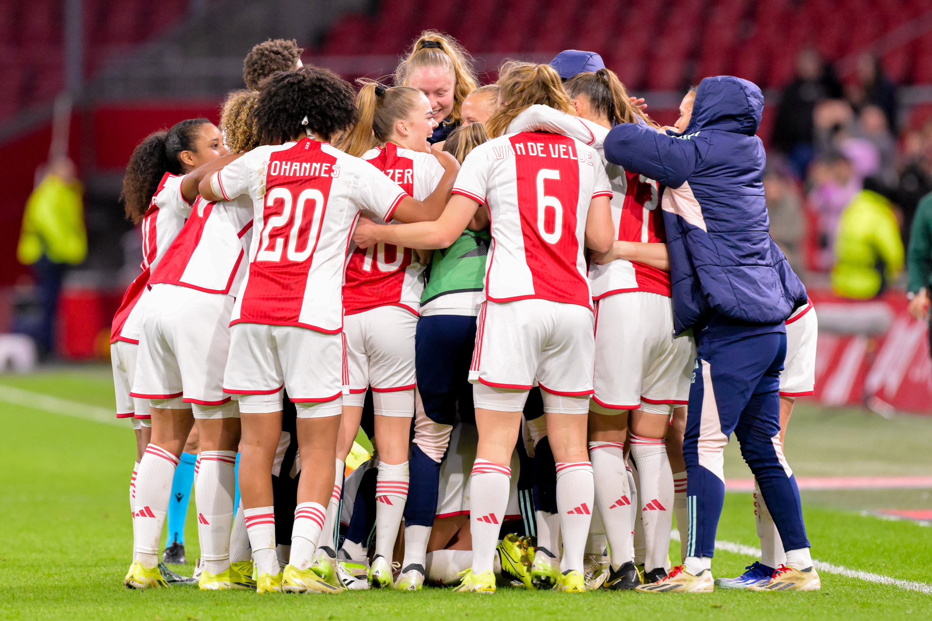 Ajax viert de overwinning in de Champions League