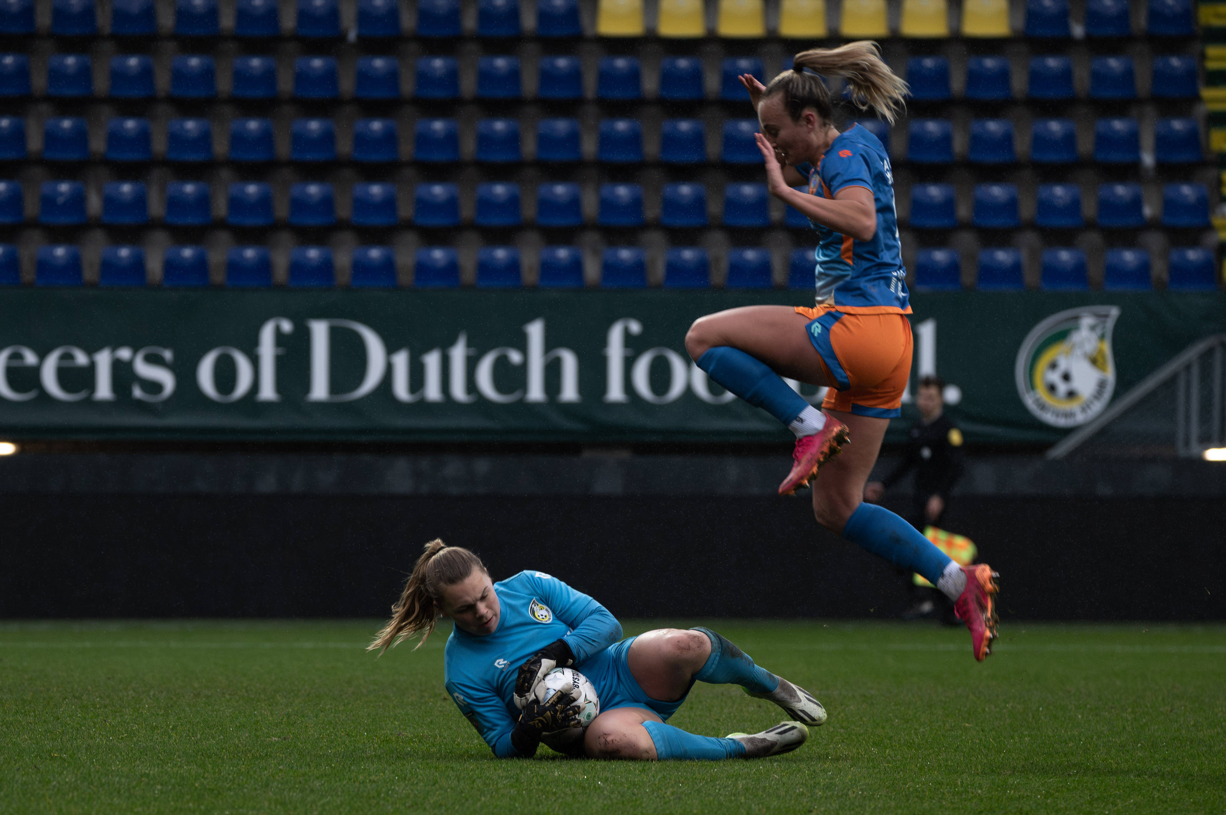 Claire Dinkla in actie namens Fortuna Sittard