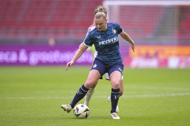 Ella Van Kerkhoven in actie namens Feyenoord