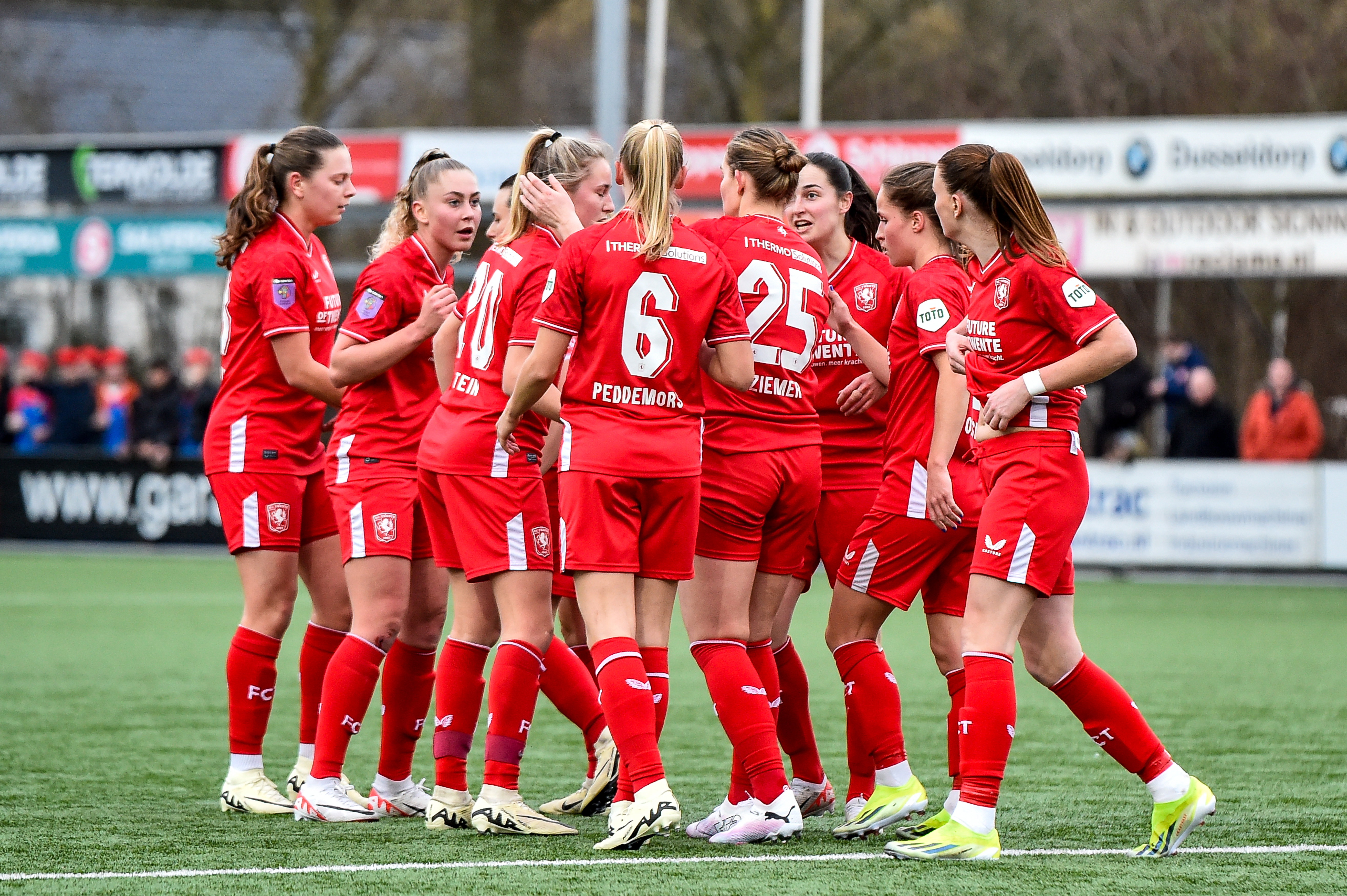 FC Twente juicht na een treffer