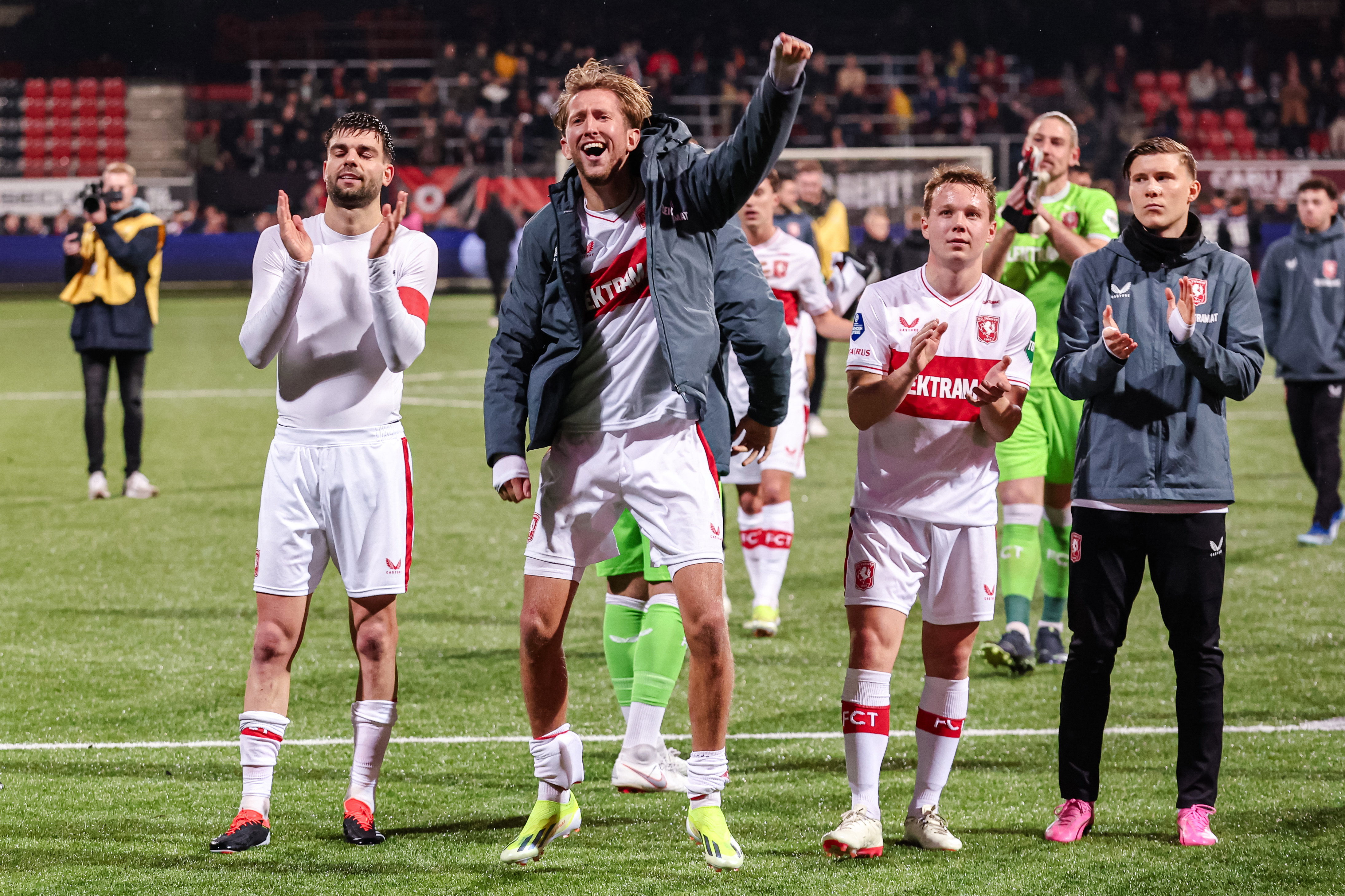 FC Twente viert zege bij Excelsior