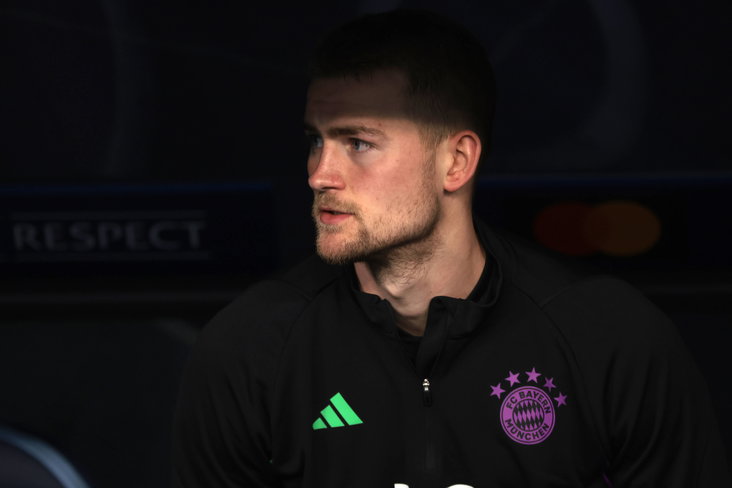 Matthijs de Ligt op de bank bij Bayern München