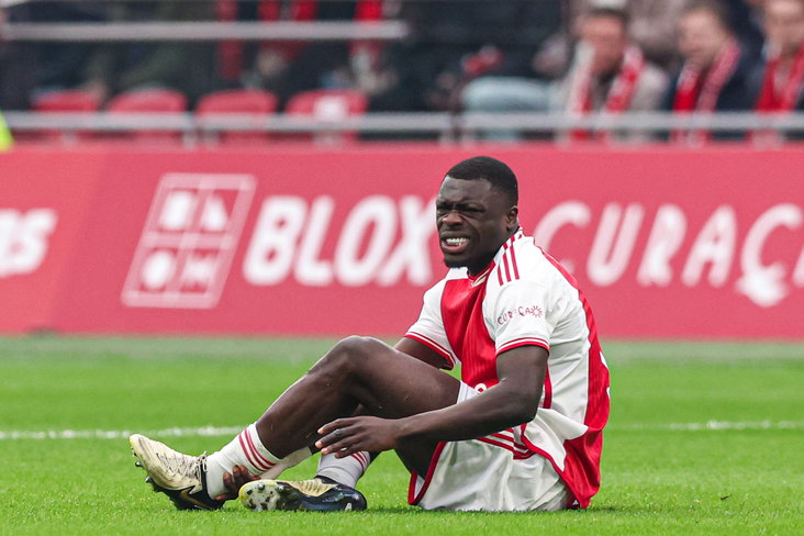 Brian Brobbey op de grond