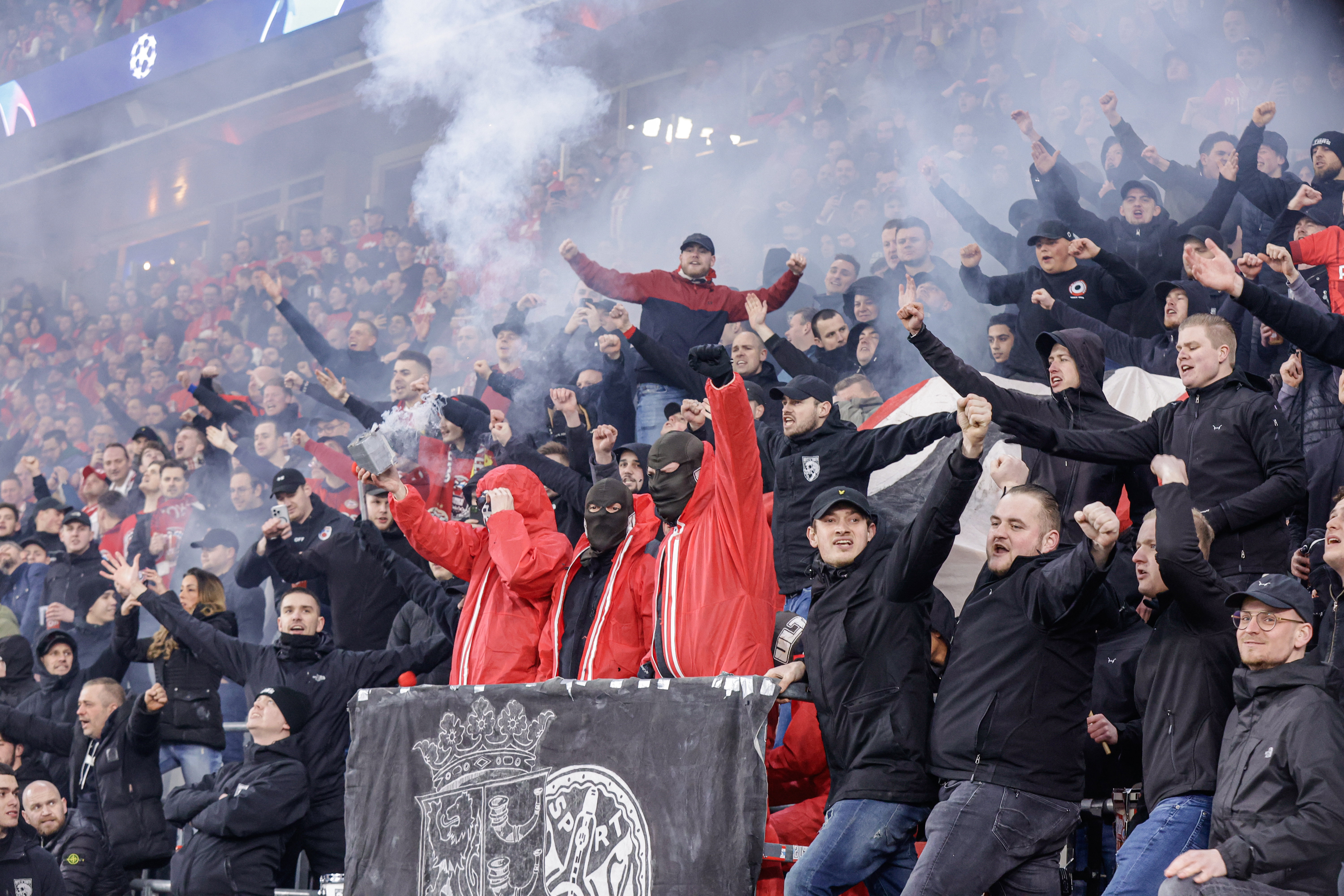 PSV-supporters tijdens PSV-Borussia Dortmund