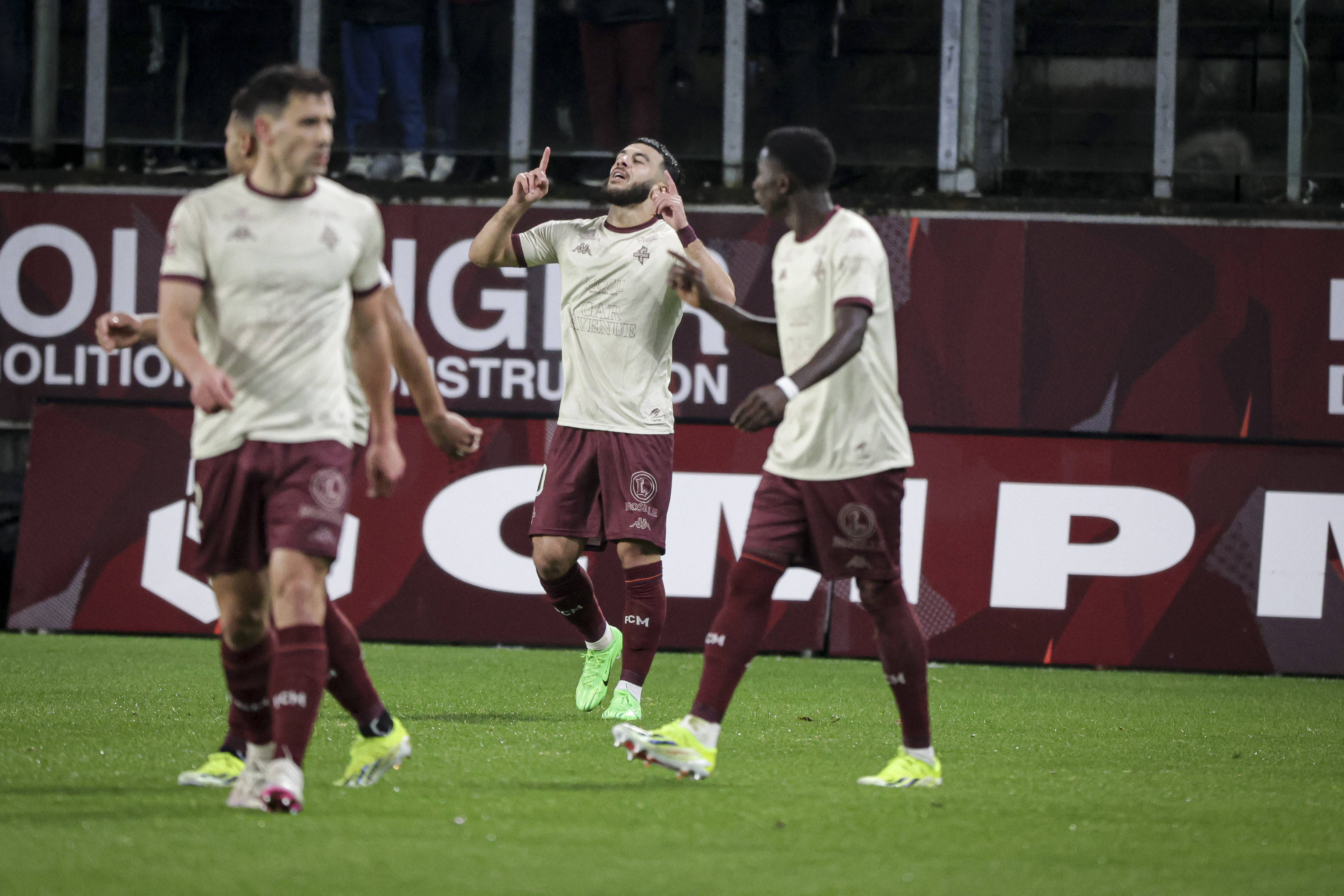 Georges Mikautadze viert treffer