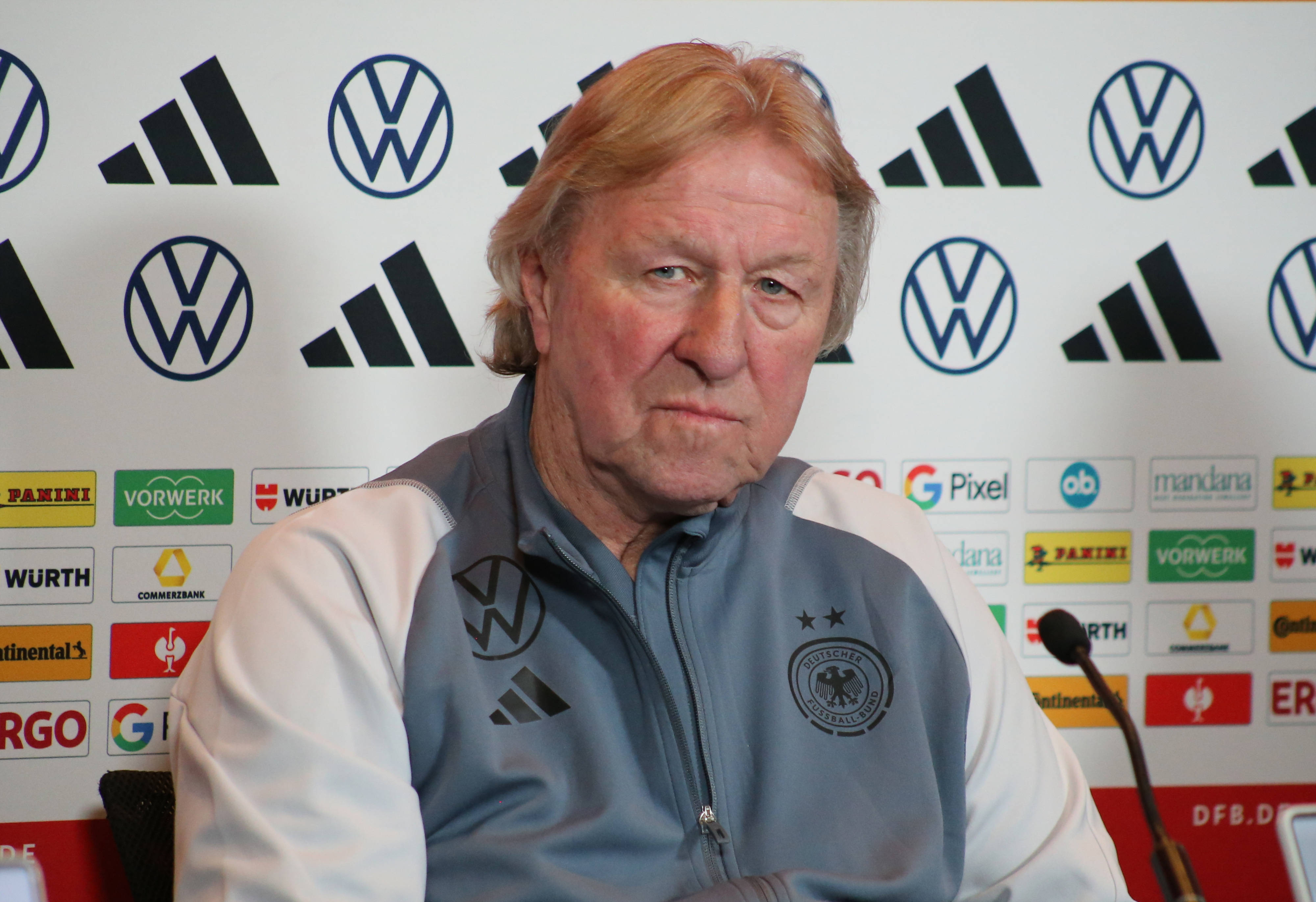 Horst Hrubesch op de persconferentie