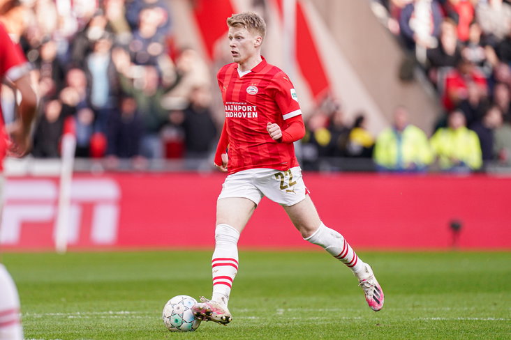 Jerdy Schouten in actie tegen Feyenoord