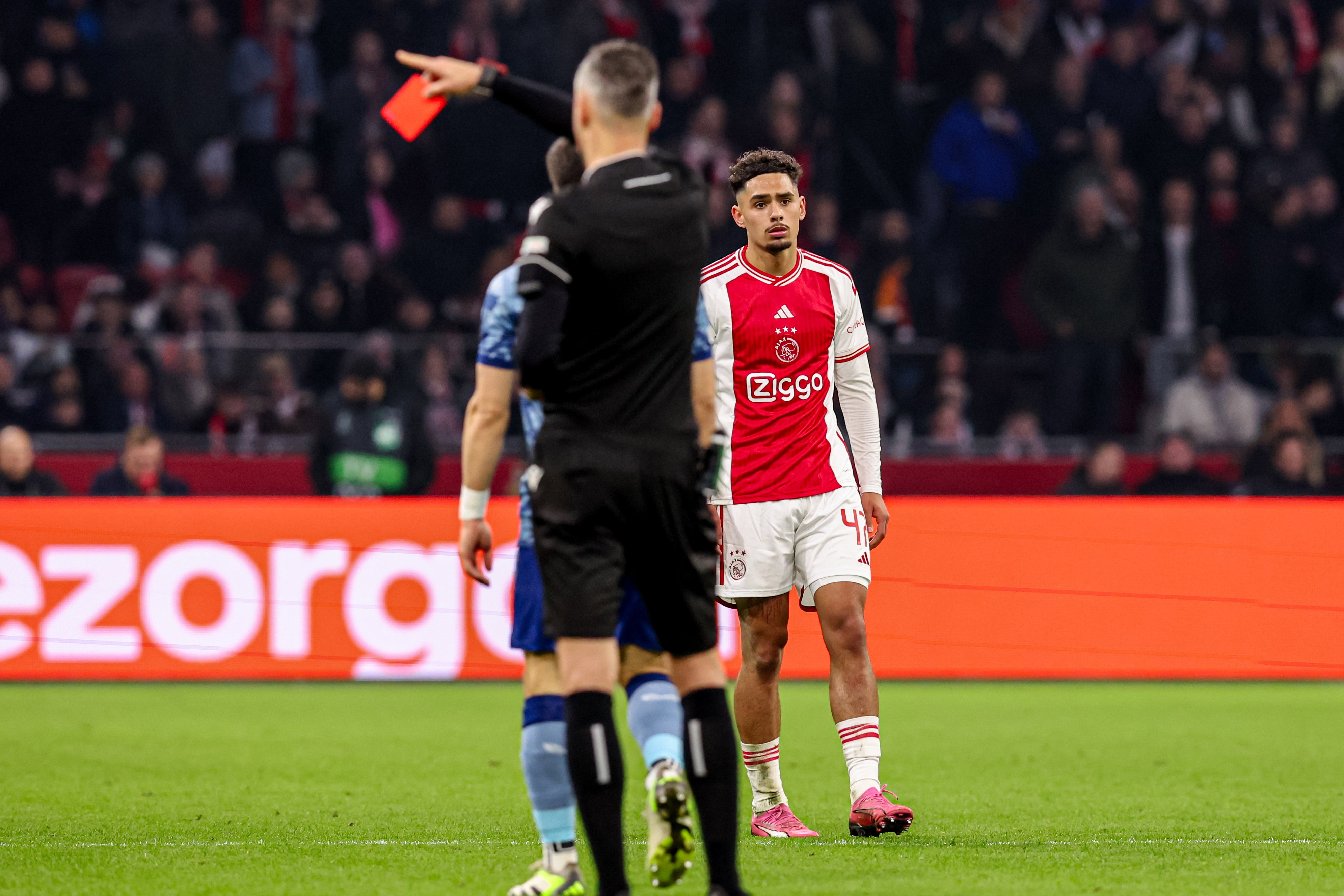 Tristan Gooijer krijgt een rode kaart