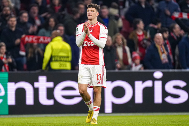 Ahmetcan Kaplan bedankt het publiek in de Johan Cruijff ArenA