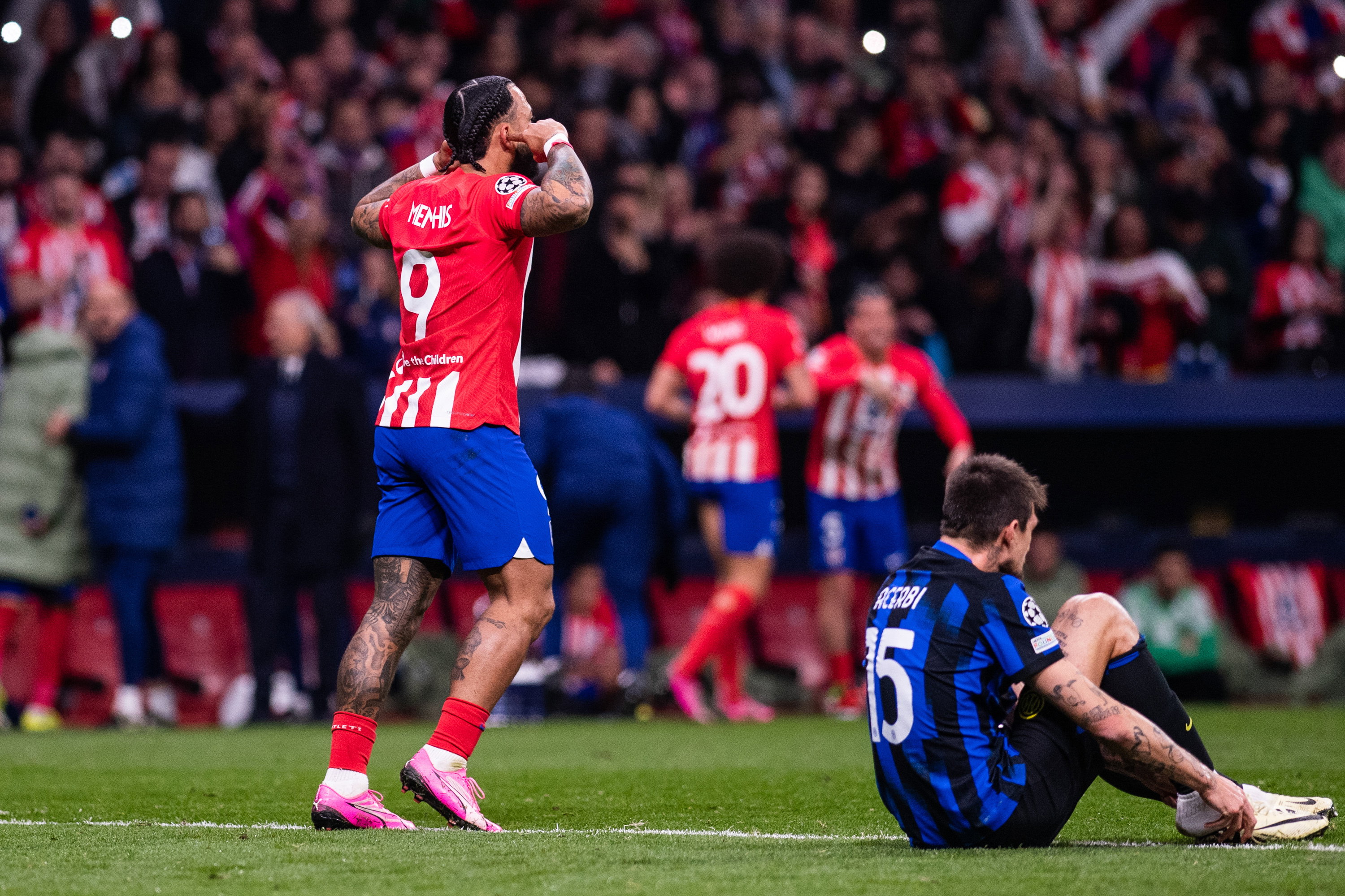 Memphis juicht na een goal