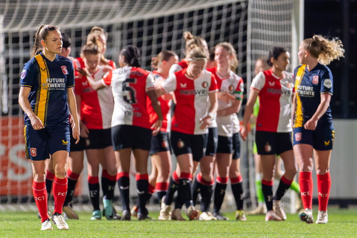 Feyenoord juicht na een goal tegen FC Twente