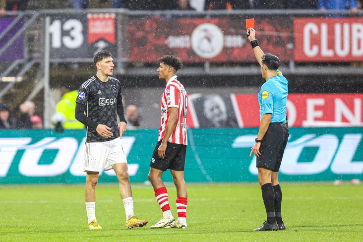 Ahmetcan Kaplan krijgt rood