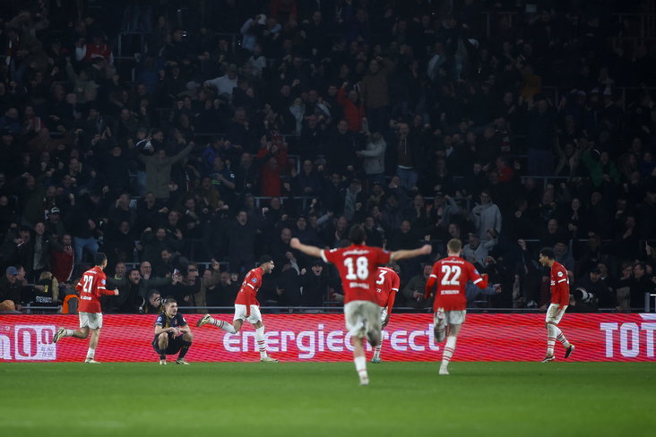 PSV viert late zege tegen FC Twente