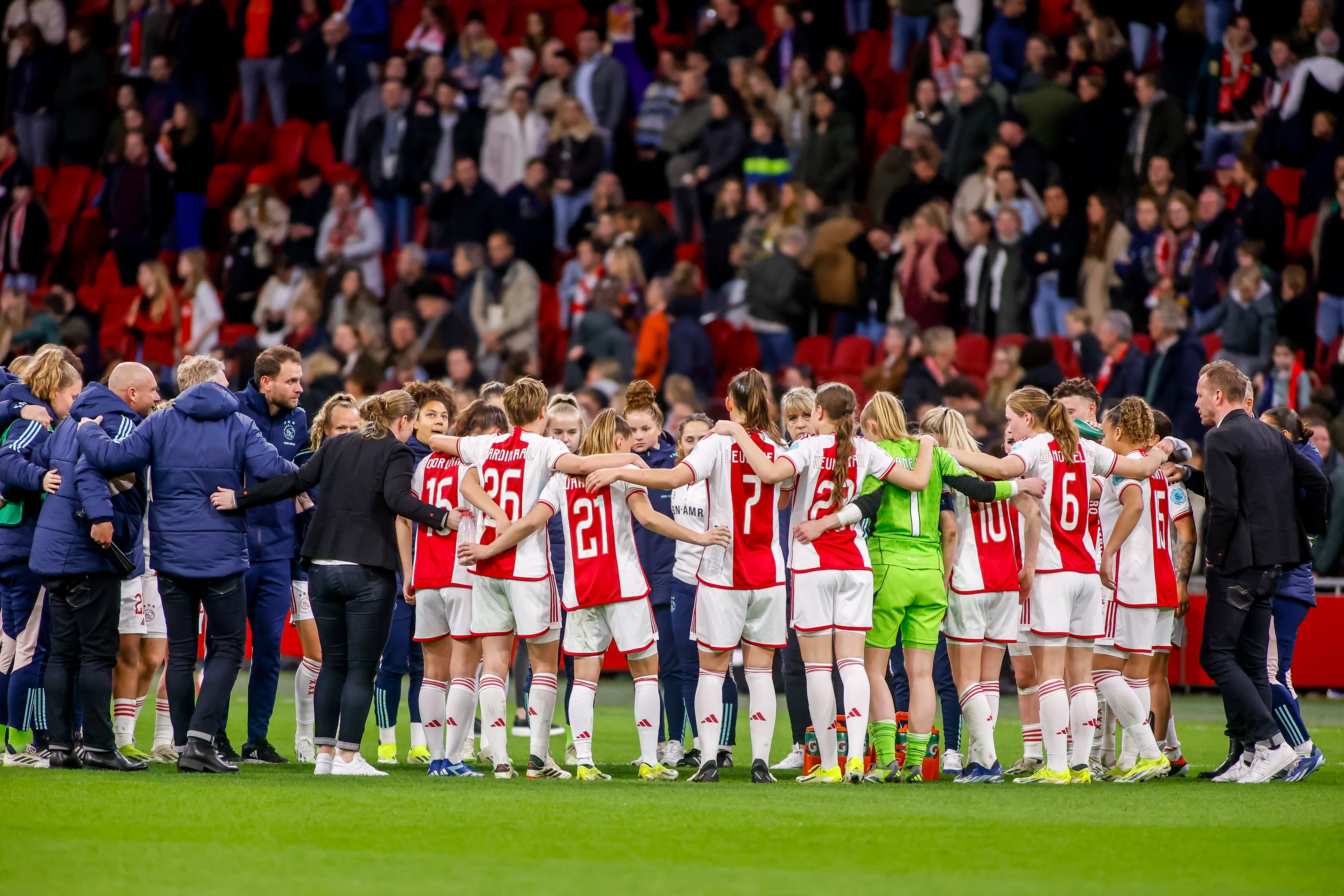 De speelsters en staf van Ajax