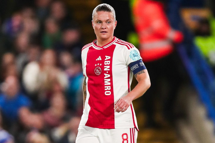 Sherida Spitse in het shirt van Ajax
