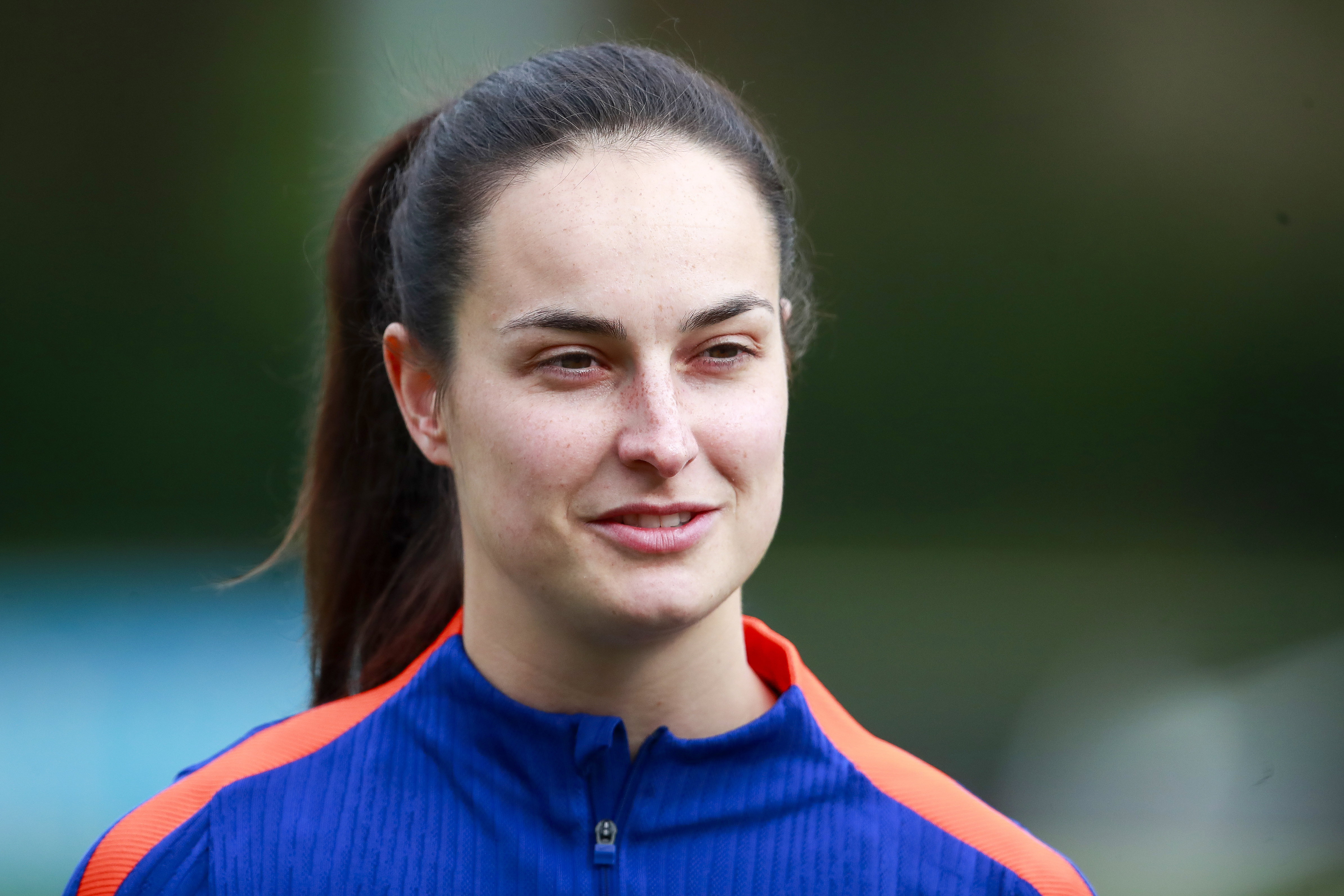 Caitlin Dijkstra op de training van de OranjeLeeuwinnen