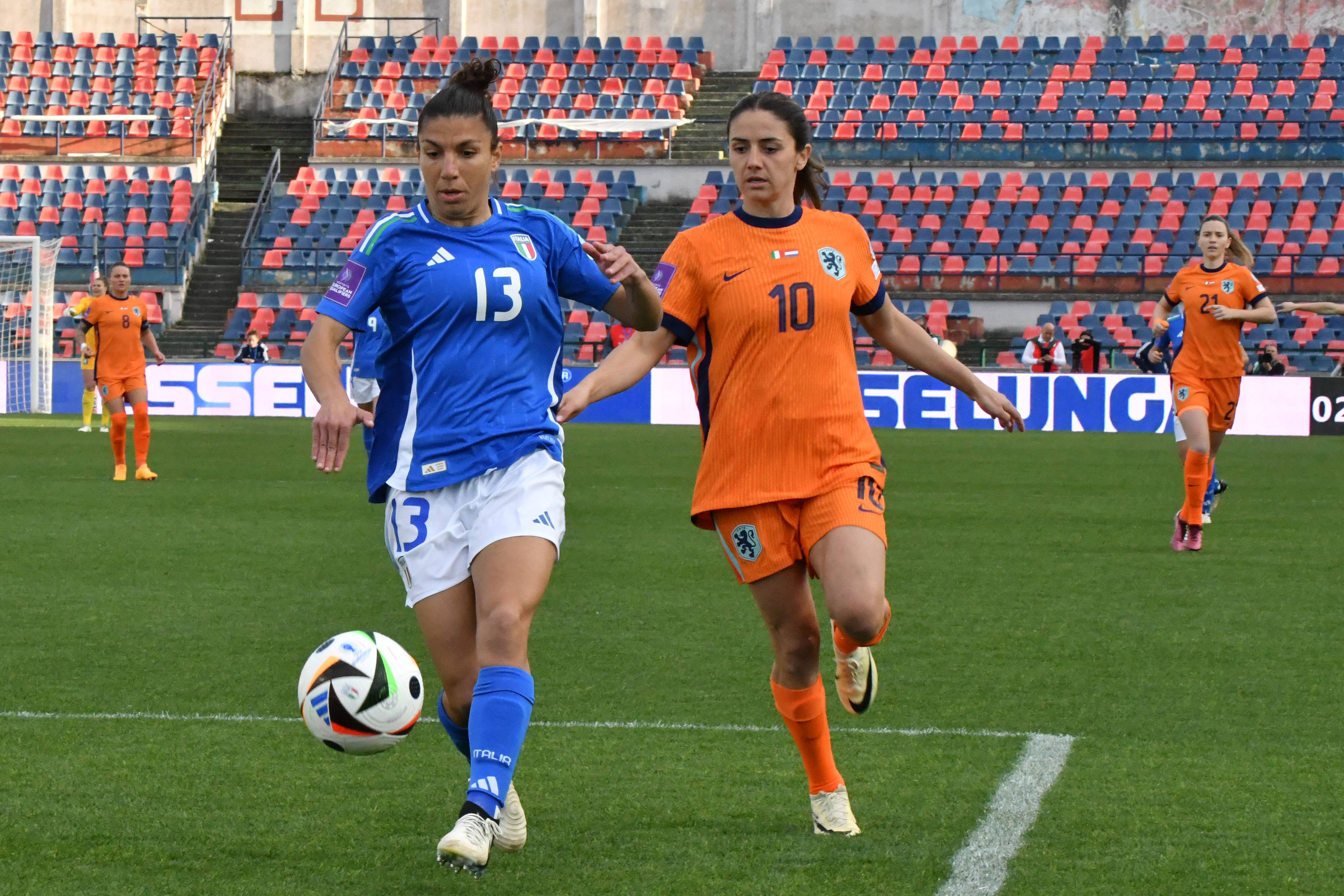 Een duel tussen Elisa Bartoli en Daniëlle van de Donk