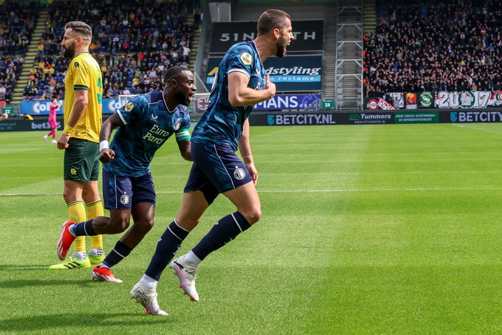 Dávid Hancko viert zijn goal