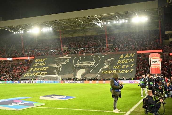 PSV-fans tijdens de Champions League wedstrijd tegen Borussia Dortmund