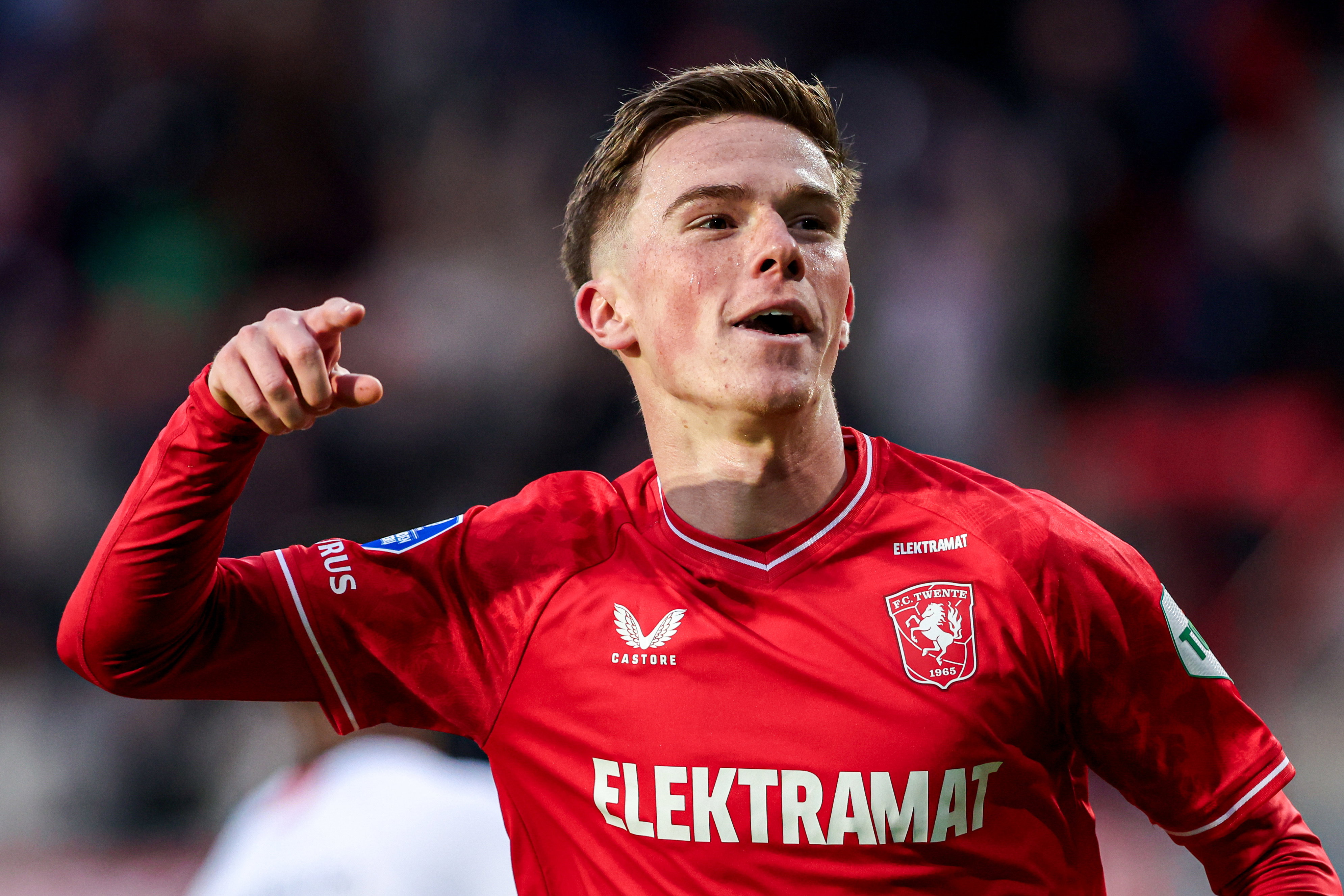 Daan Rots juicht na zijn treffer