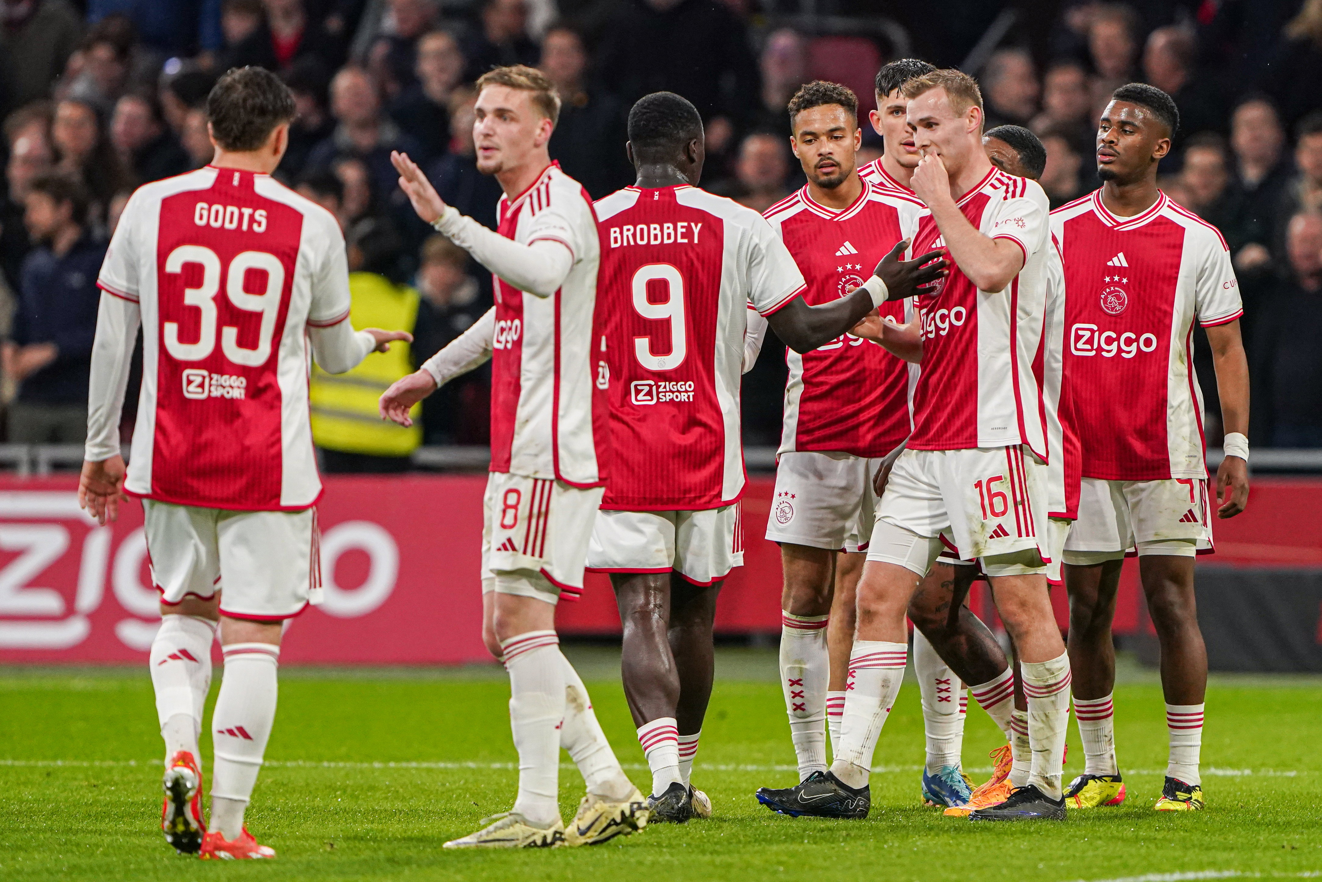 Ajax juicht na een doelpunt