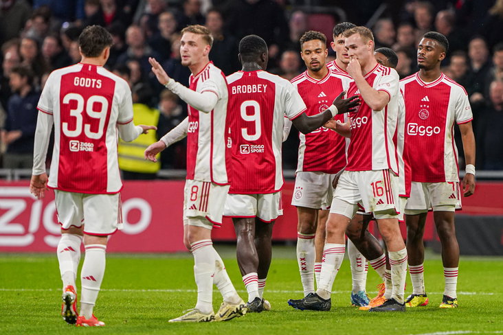 Ajax juicht na een doelpunt