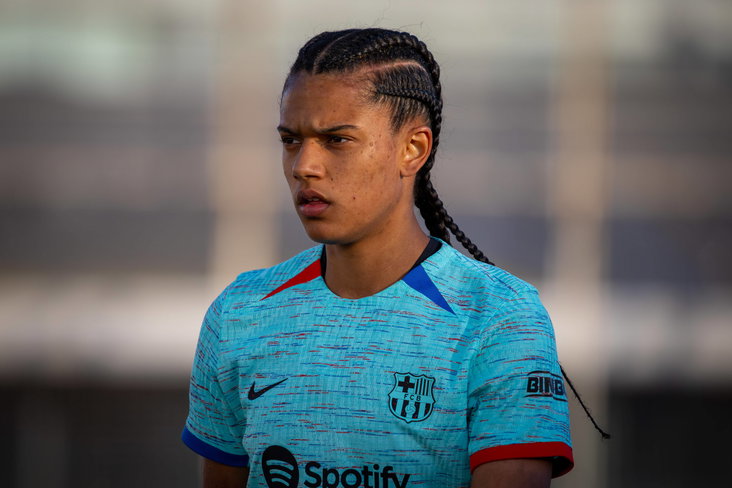 Esmee Brugts, met kenmerkende vlechten, bij FC Barcelona