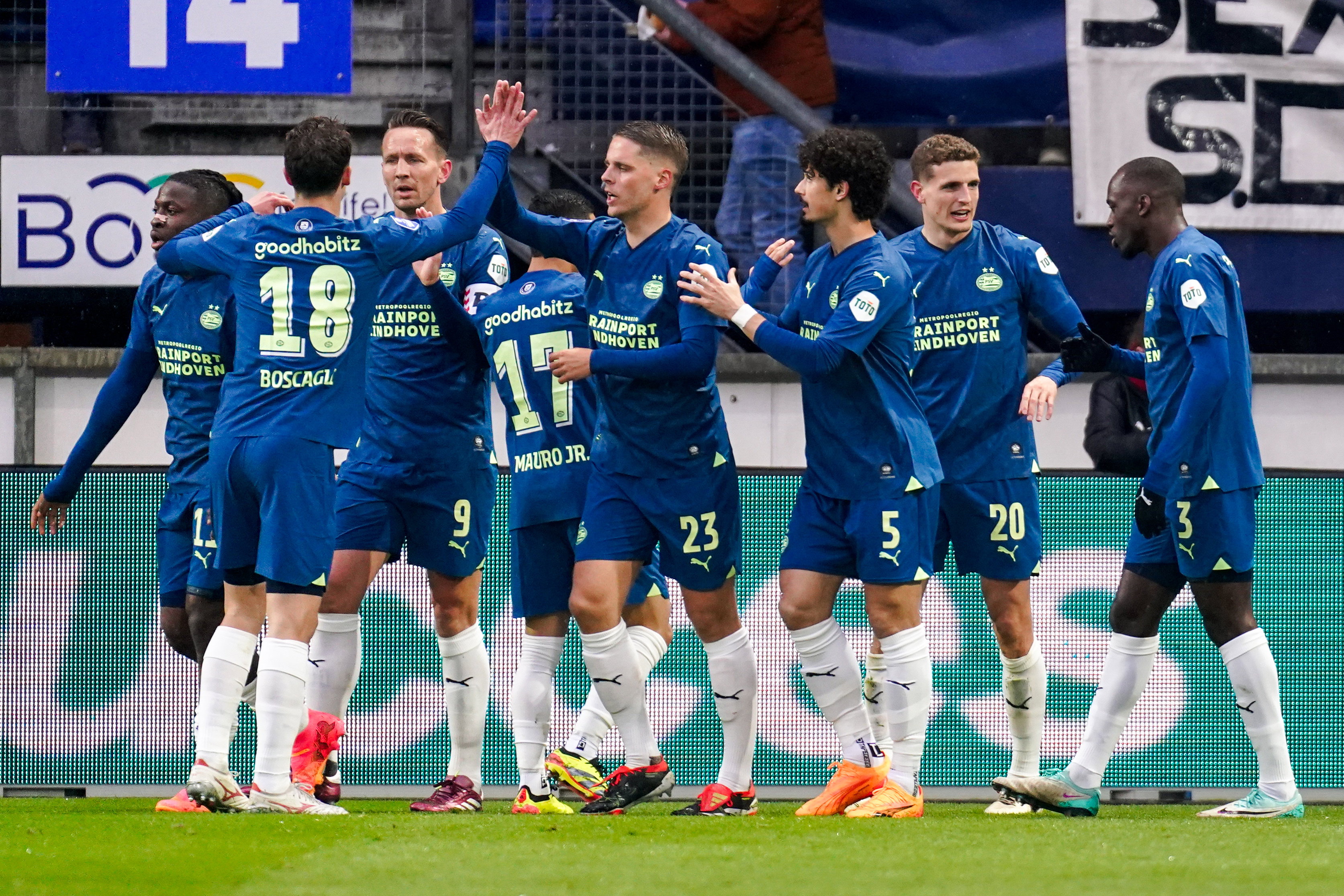 Blijdschap na een treffer van PSV