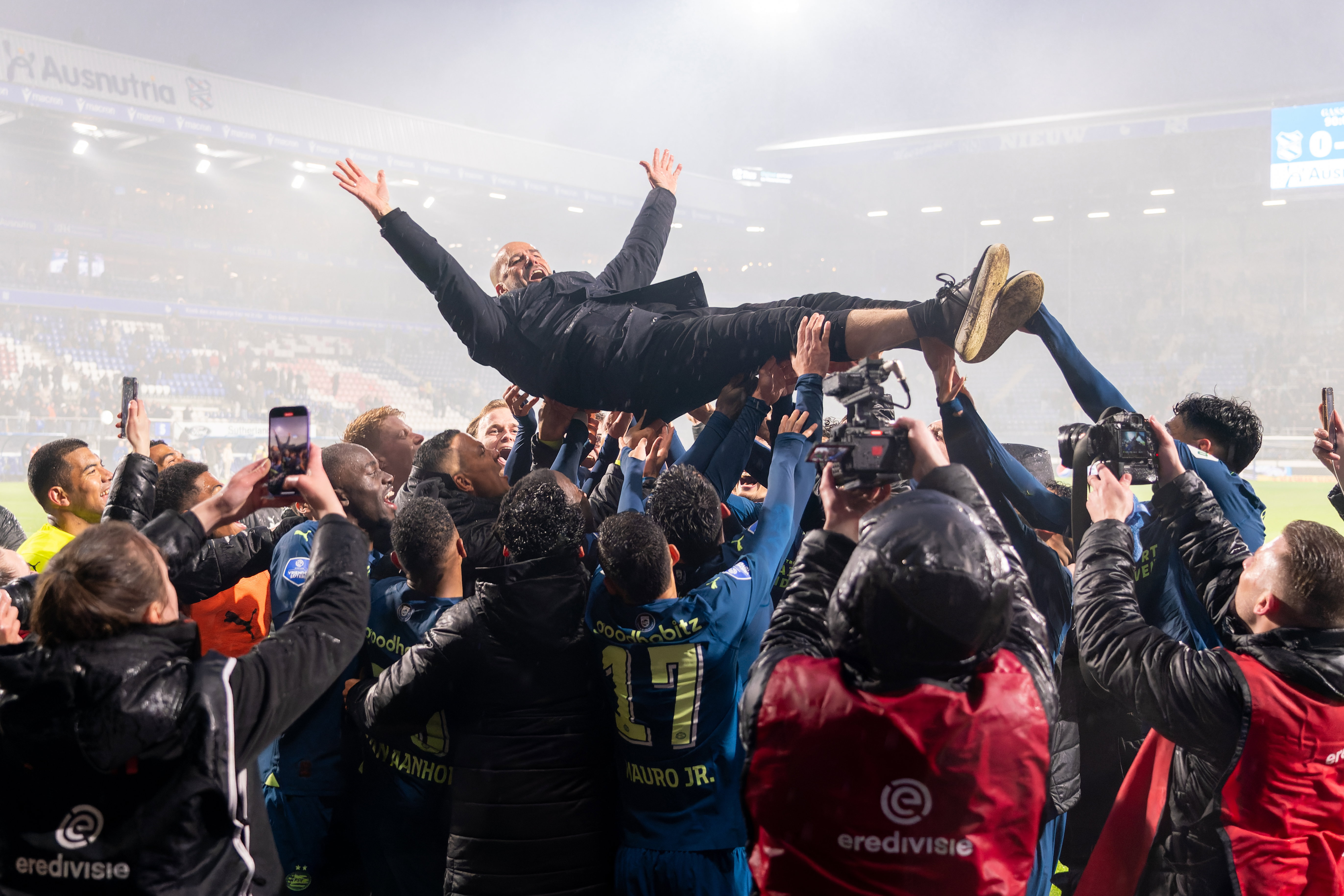 PSV viert zege op SC Heerenveen