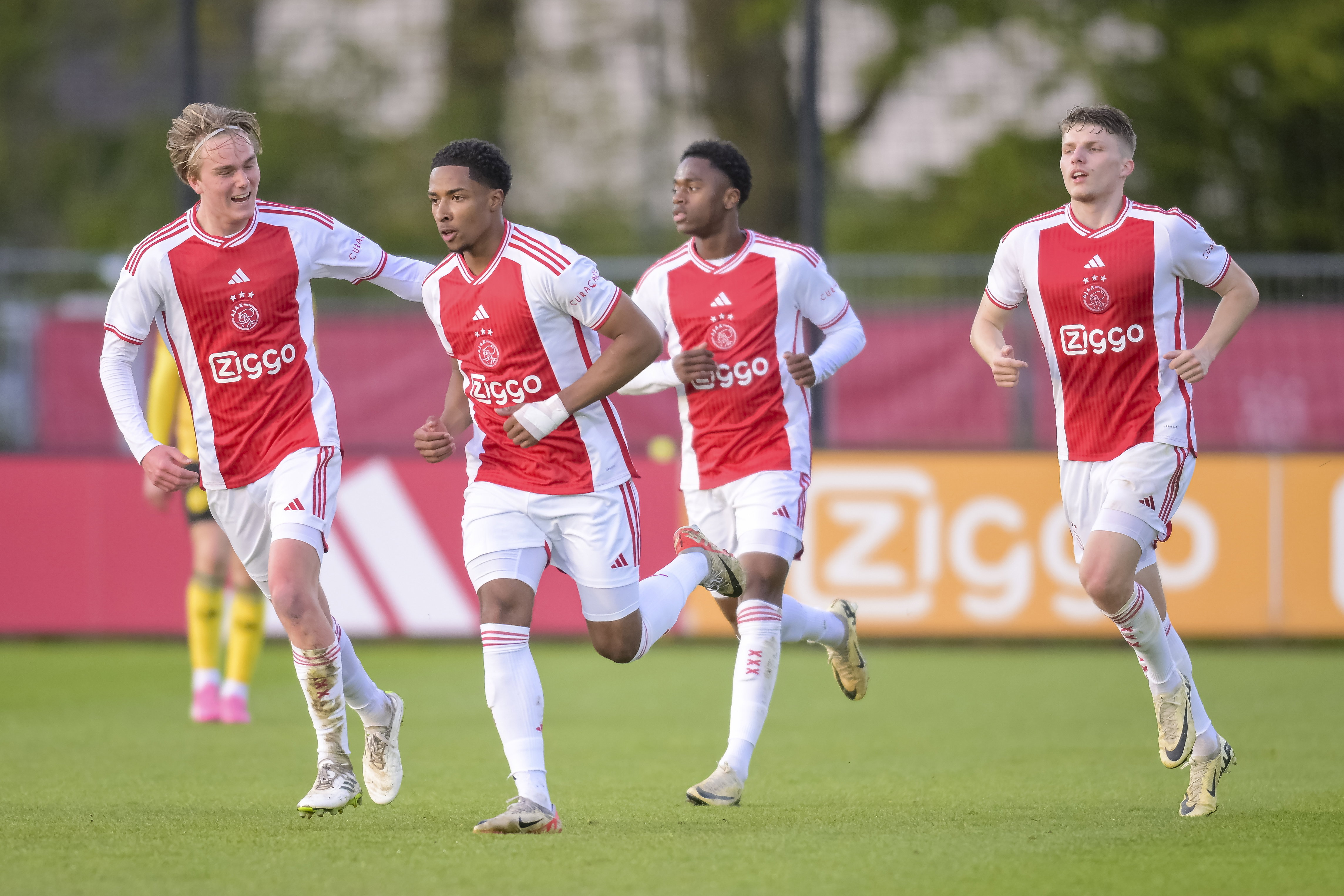 Jong Ajax viert treffer