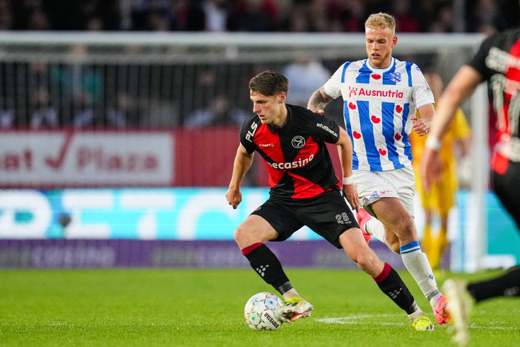 Stije Resink in actie tegen SC Heerenveen