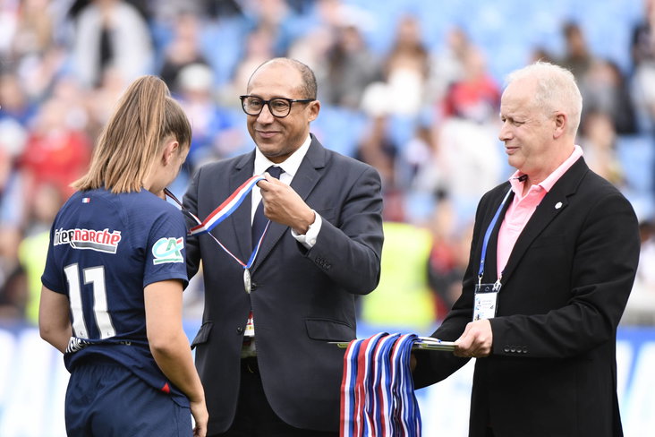Lieke Martens neemt haar medaille in ontvangst
