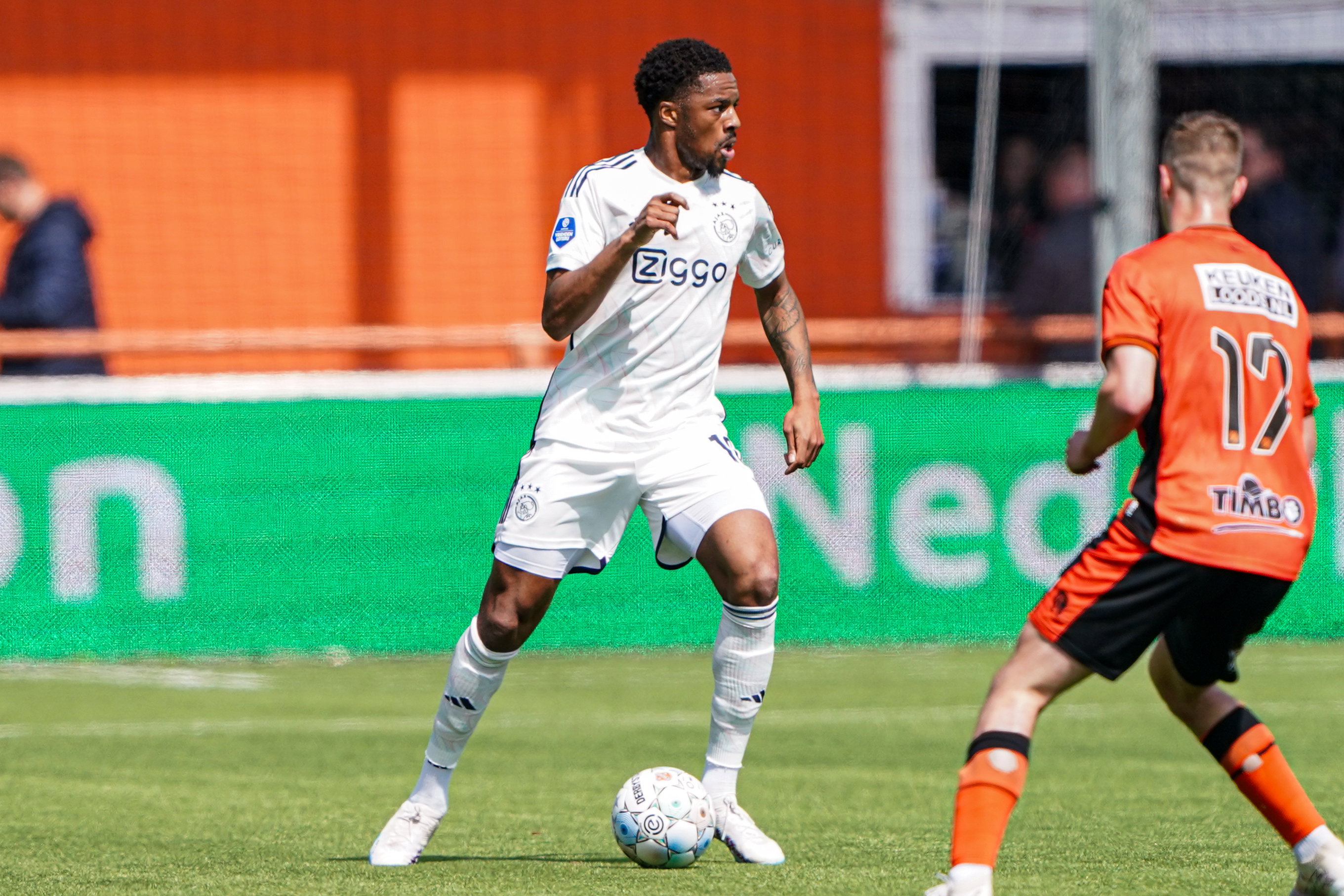 Chuba Akpom tegen FC Volendam