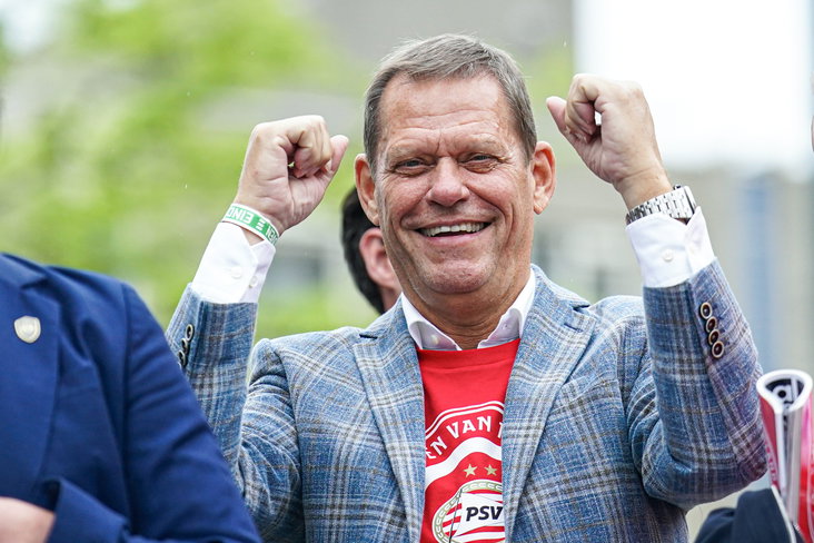 Frank Arnesen viert de landstitel van PSV