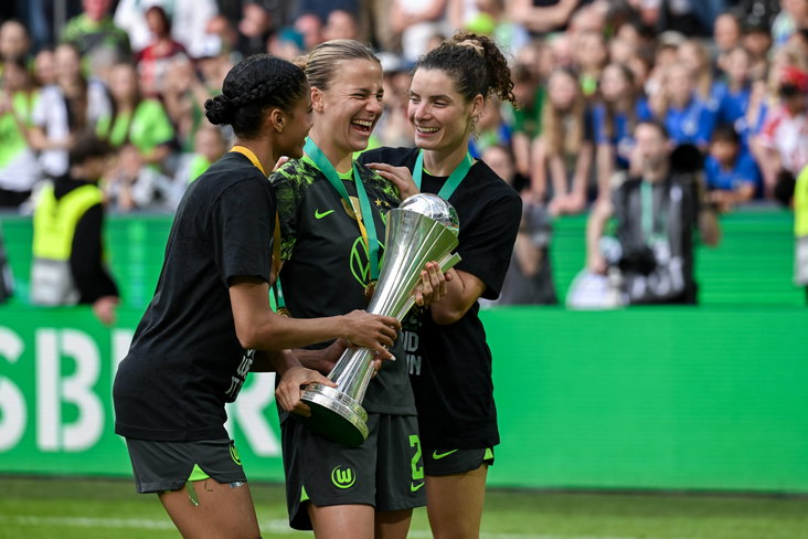 Sveindís Jónsdóttir, Lynn Wilms en Dominique Janssen bij VfL Wolfsburg