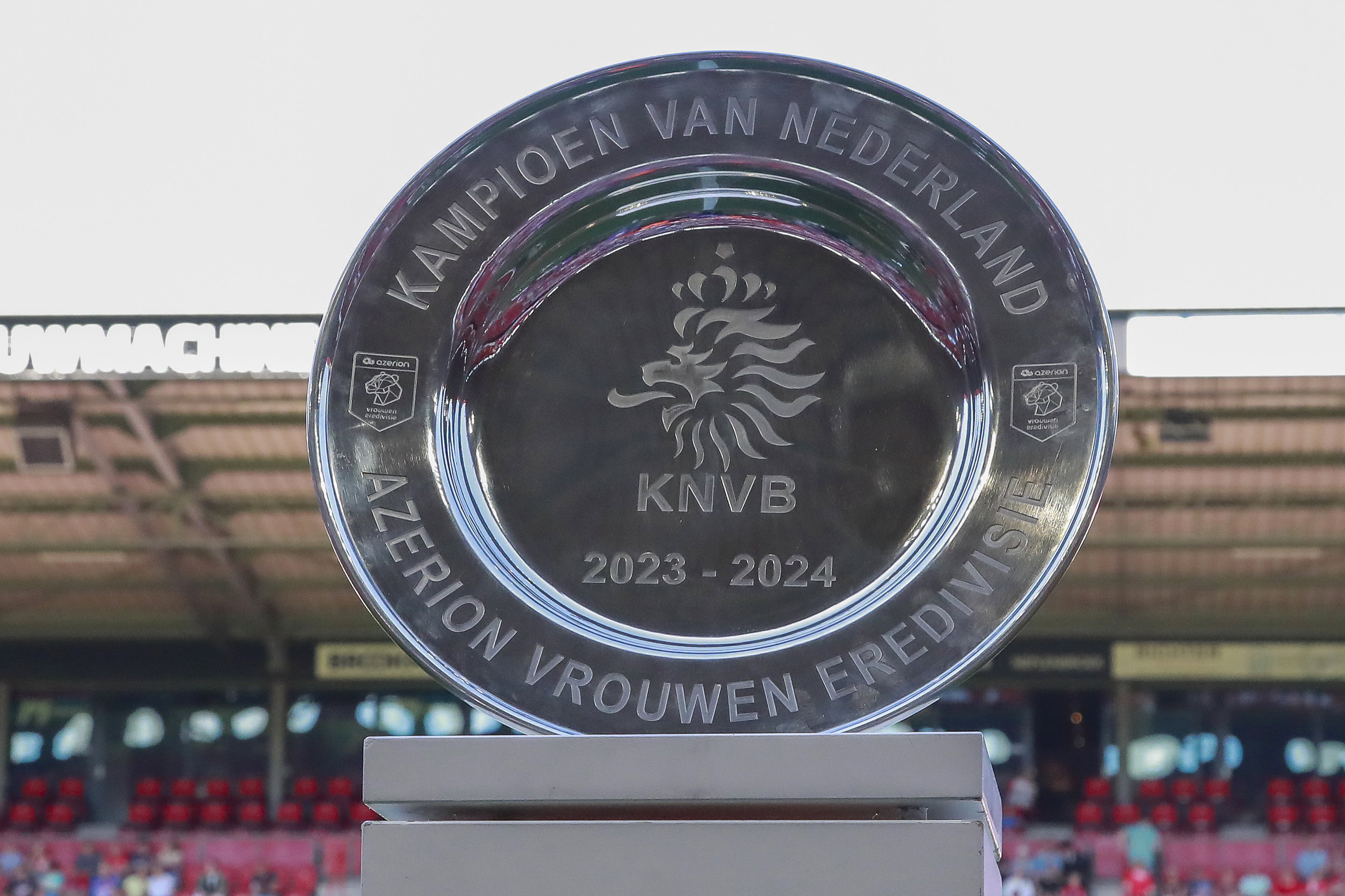 De kampioensschaal van de Azerion Vrouwen Eredivisie