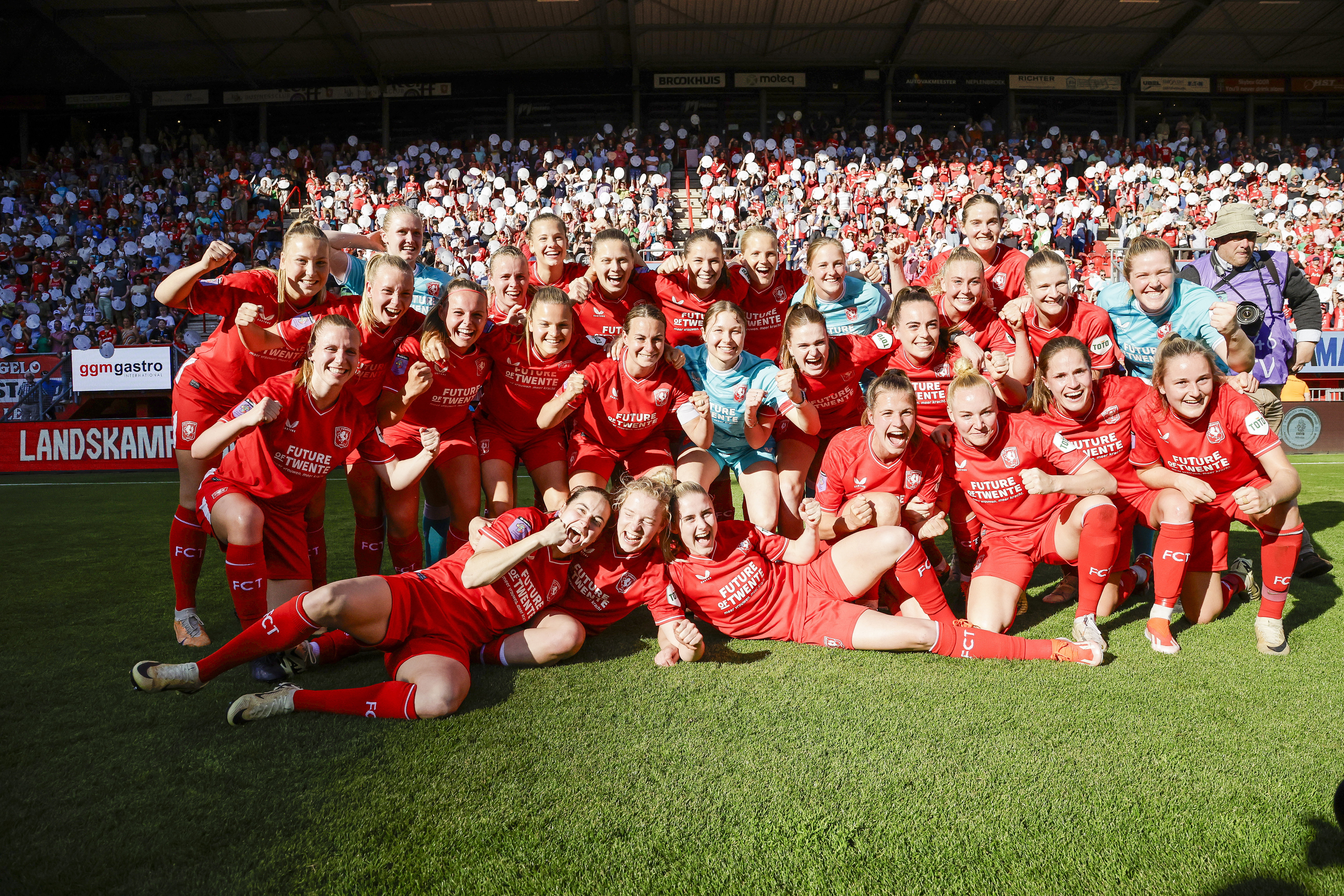 FC Twente viert feest na het behalen van de titel