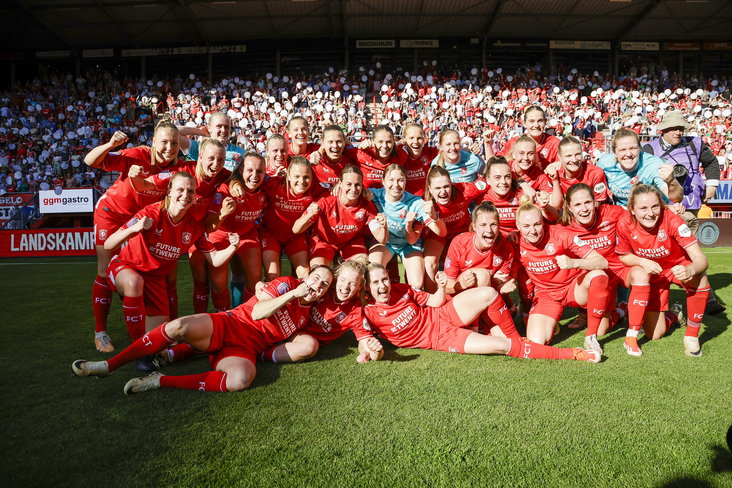 FC Twente viert feest na het behalen van de titel
