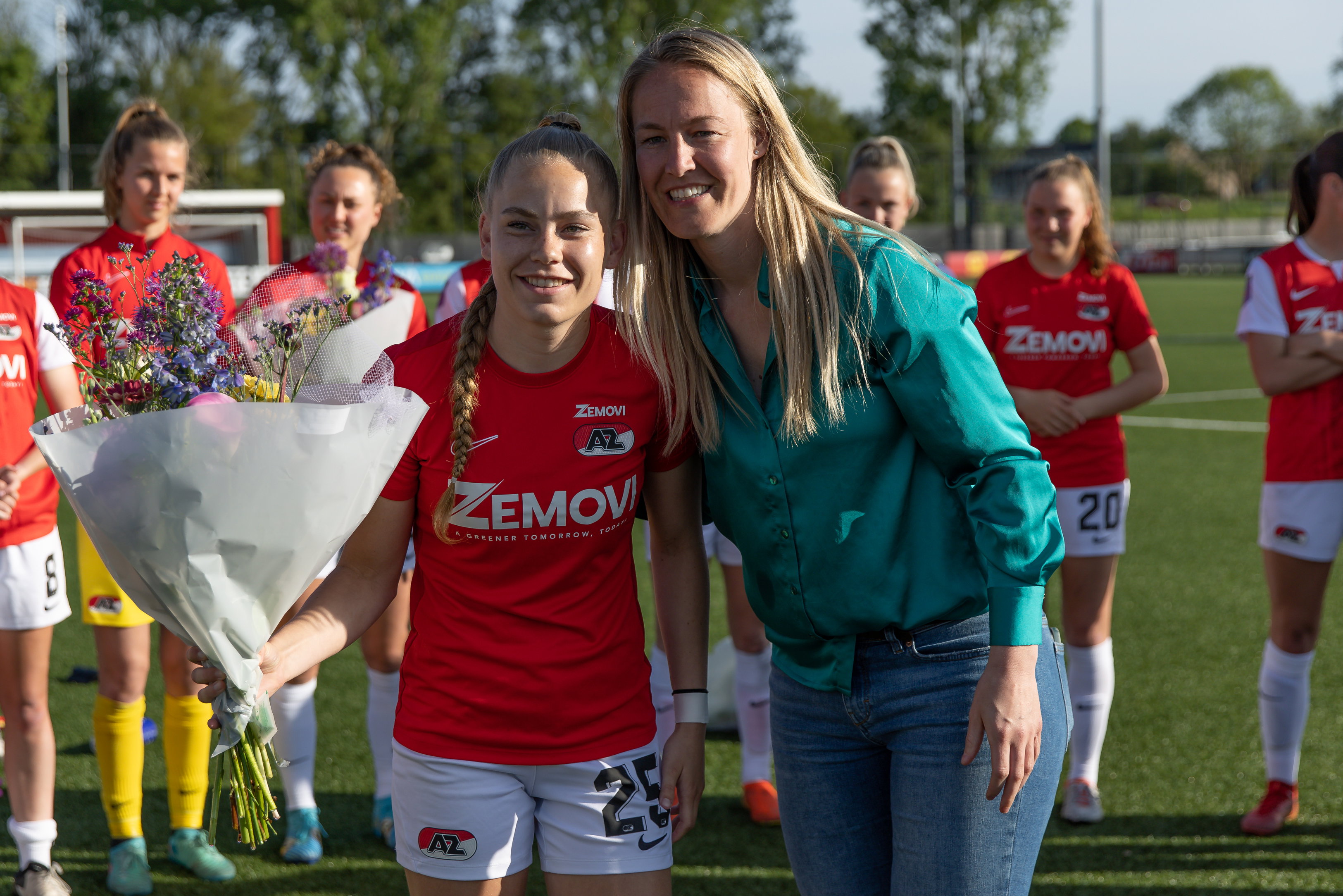 Yaël Mollink en Stefanie van der Gragt bij AZ