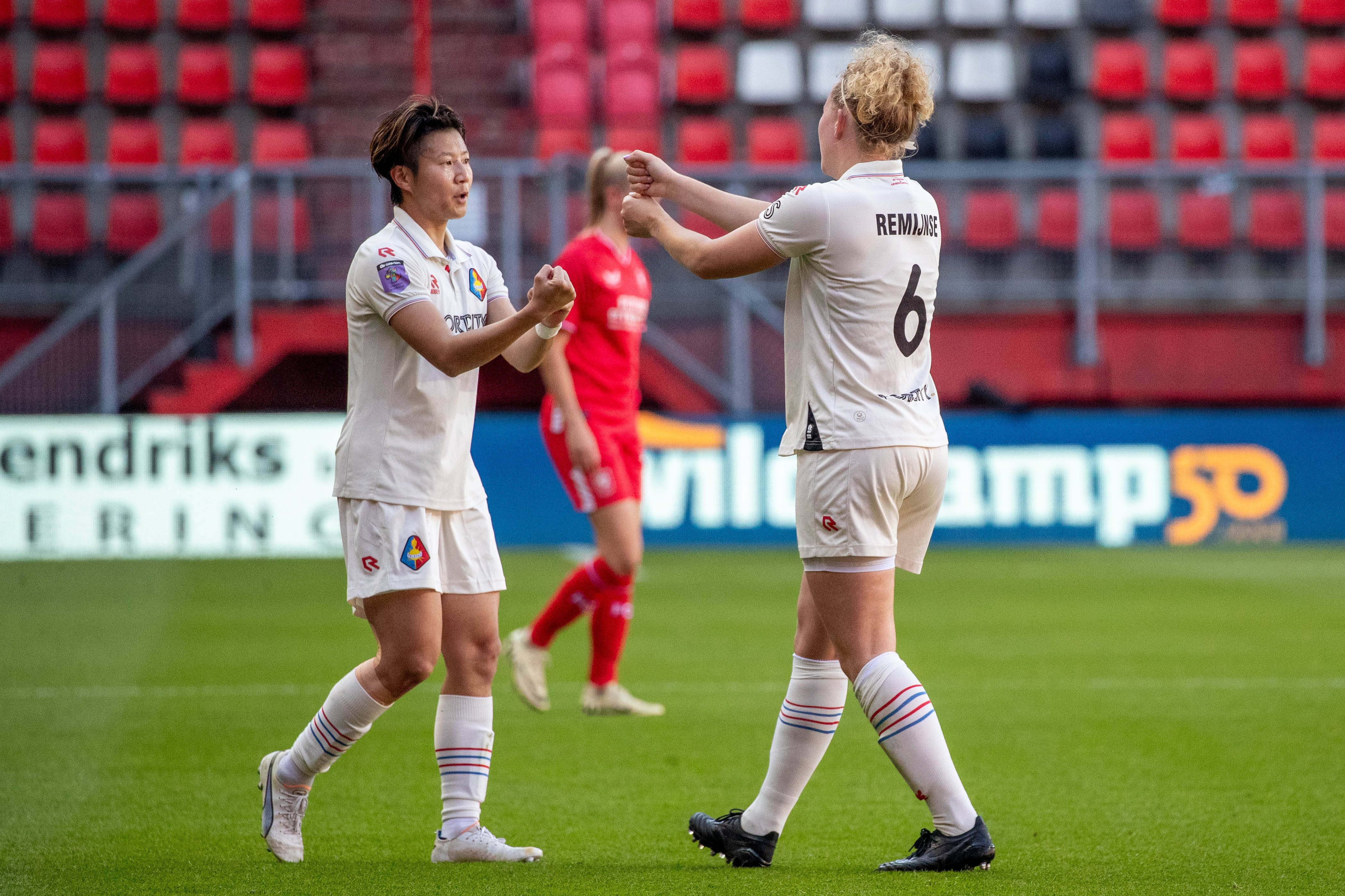 Chinatsu Kira en Kim Remijnse bij Telstar