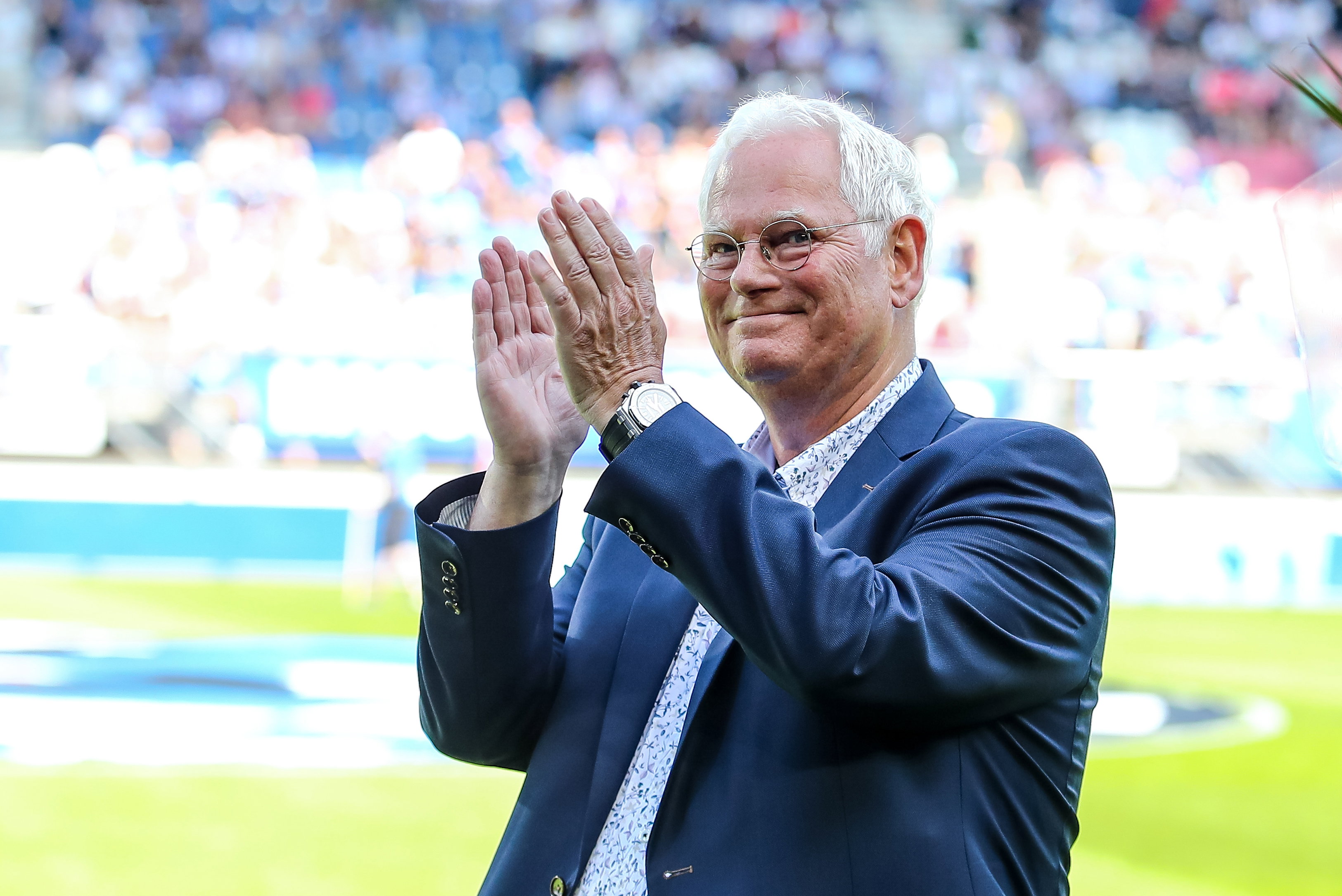 Jouke de Vries voor even terug als stadionspeaker: 