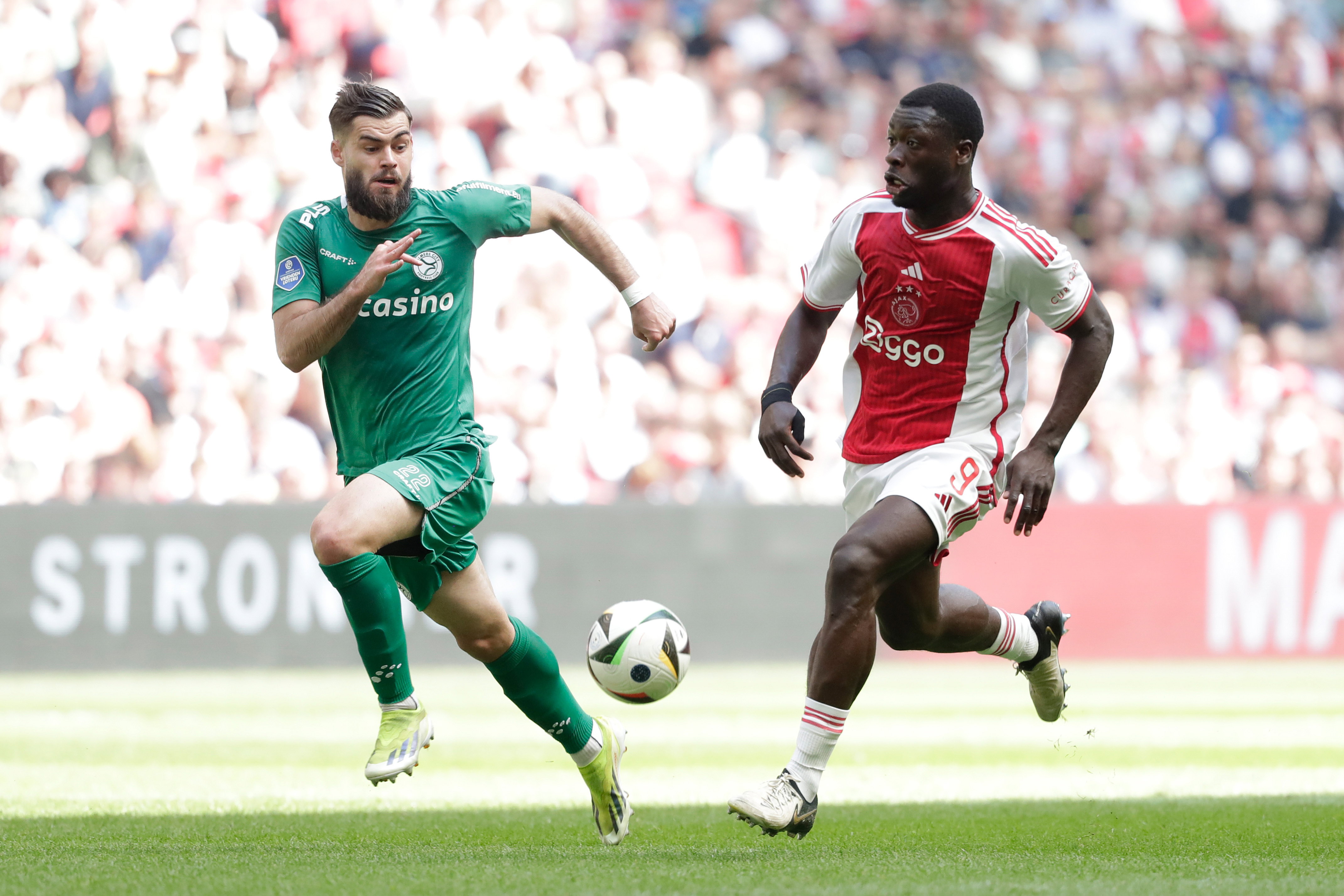 Brian Brobbey tegen Almere City