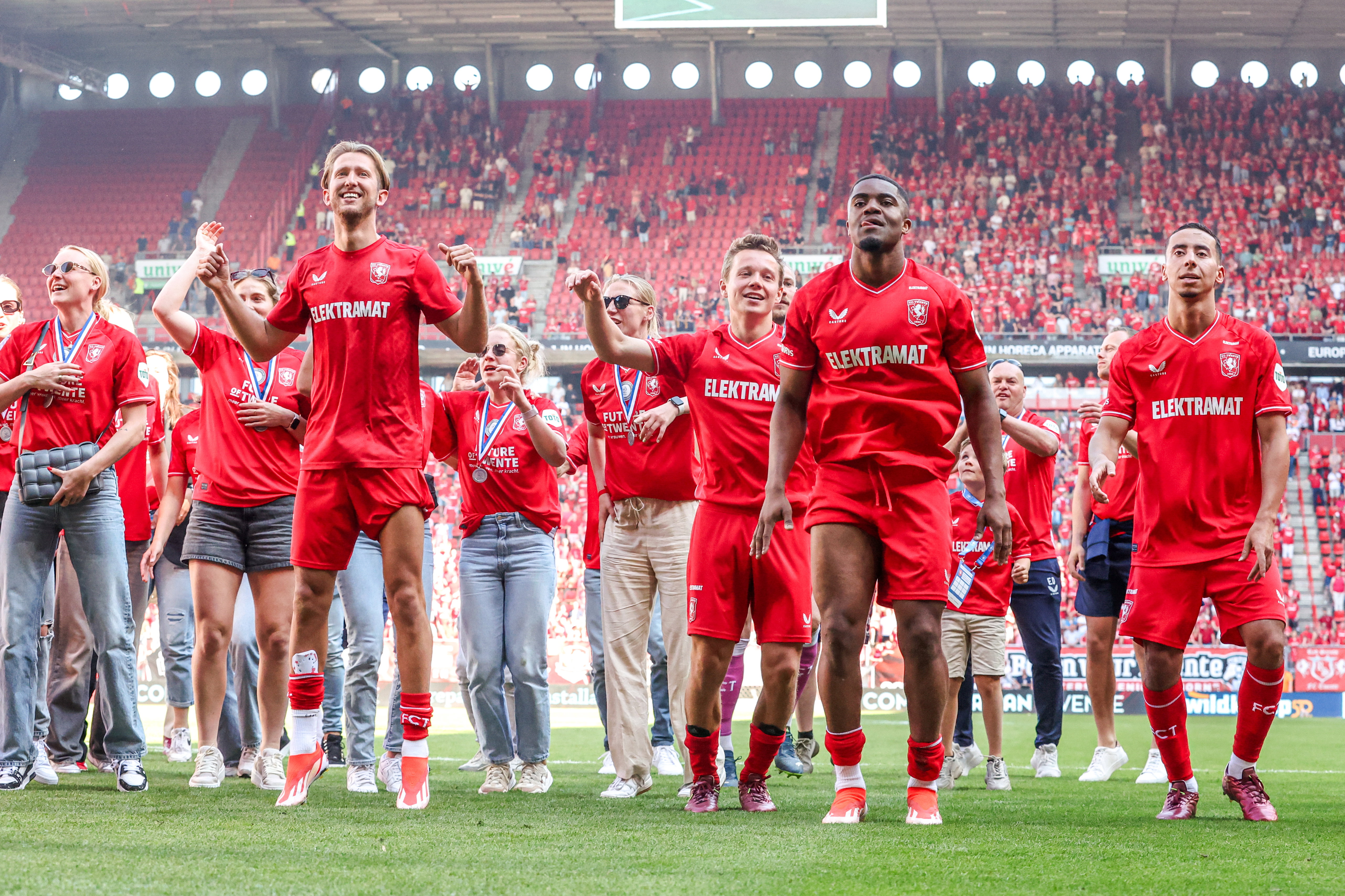 FC Twente viert zege tegen FC Volendam