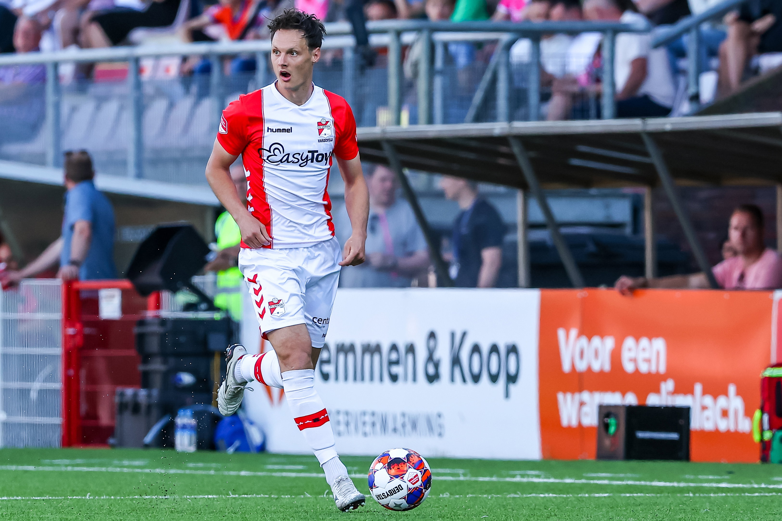 Jeff Hardeveld in actie voor FC Emmen